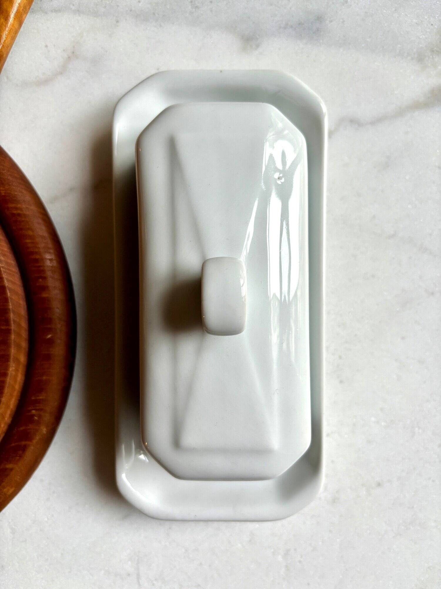 Pillivuyt butter dish in white porcelain