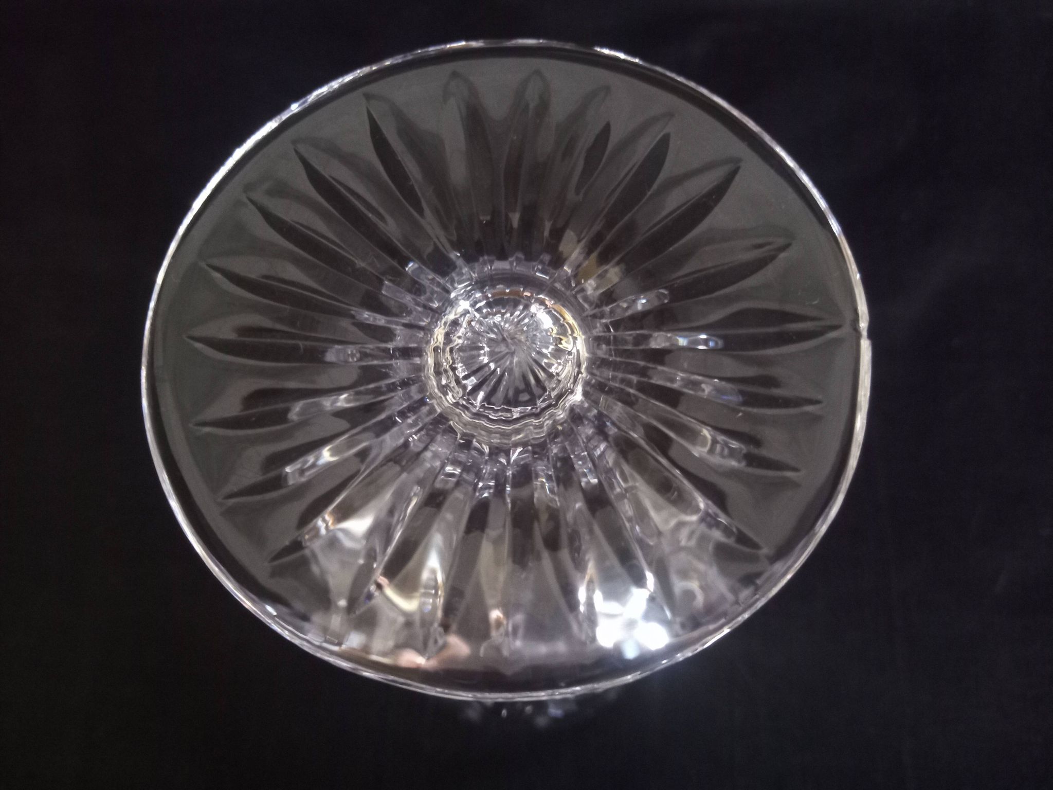 12 Art Deco wine glasses in cut crystal (in the style of Marignane Baccarat)