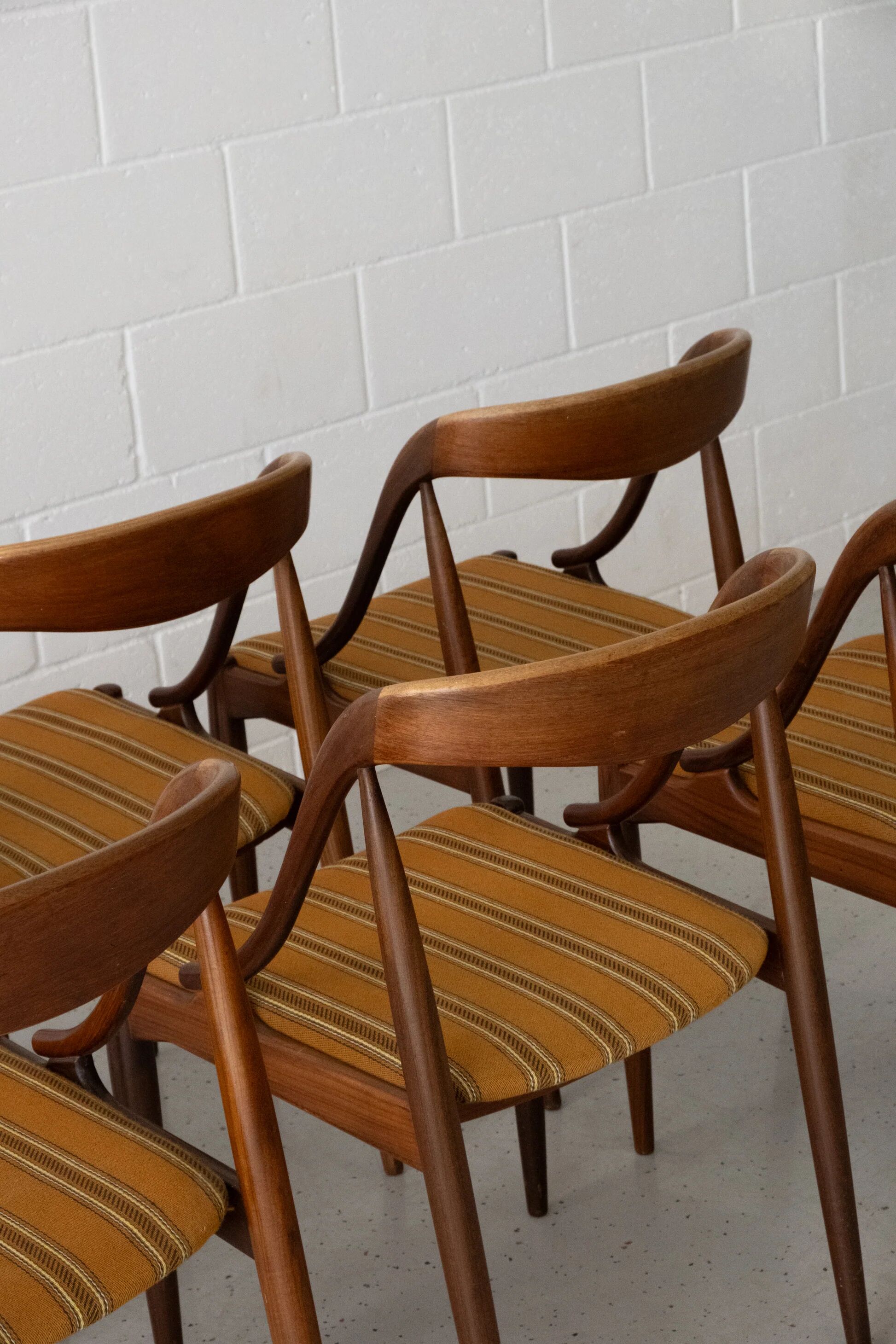 Johannes Andersen Model 16, set of 6 (re-upholstery included)
