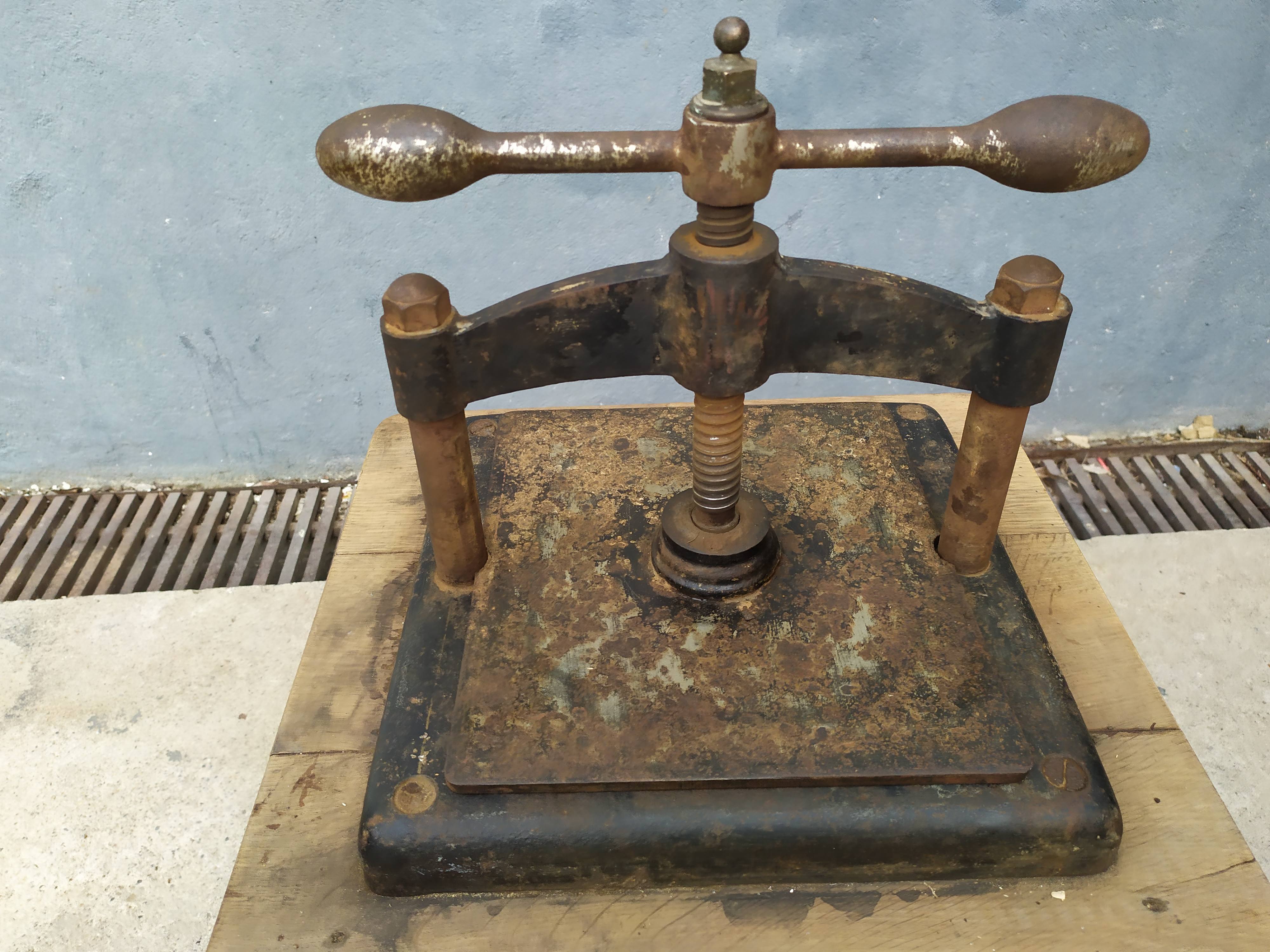 Press craft furniture