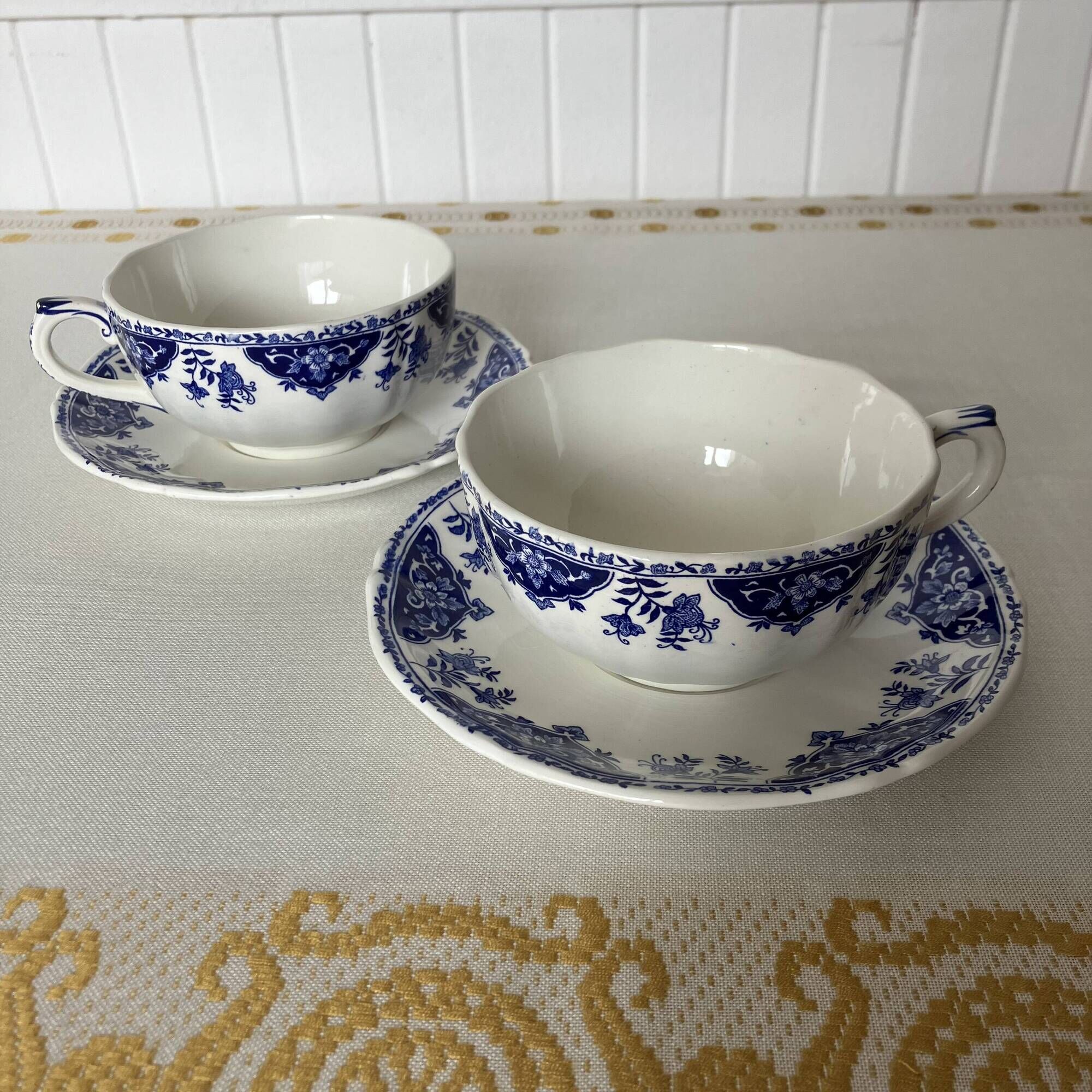 Pair of cups and saucers / Delft blue Gien earthenware