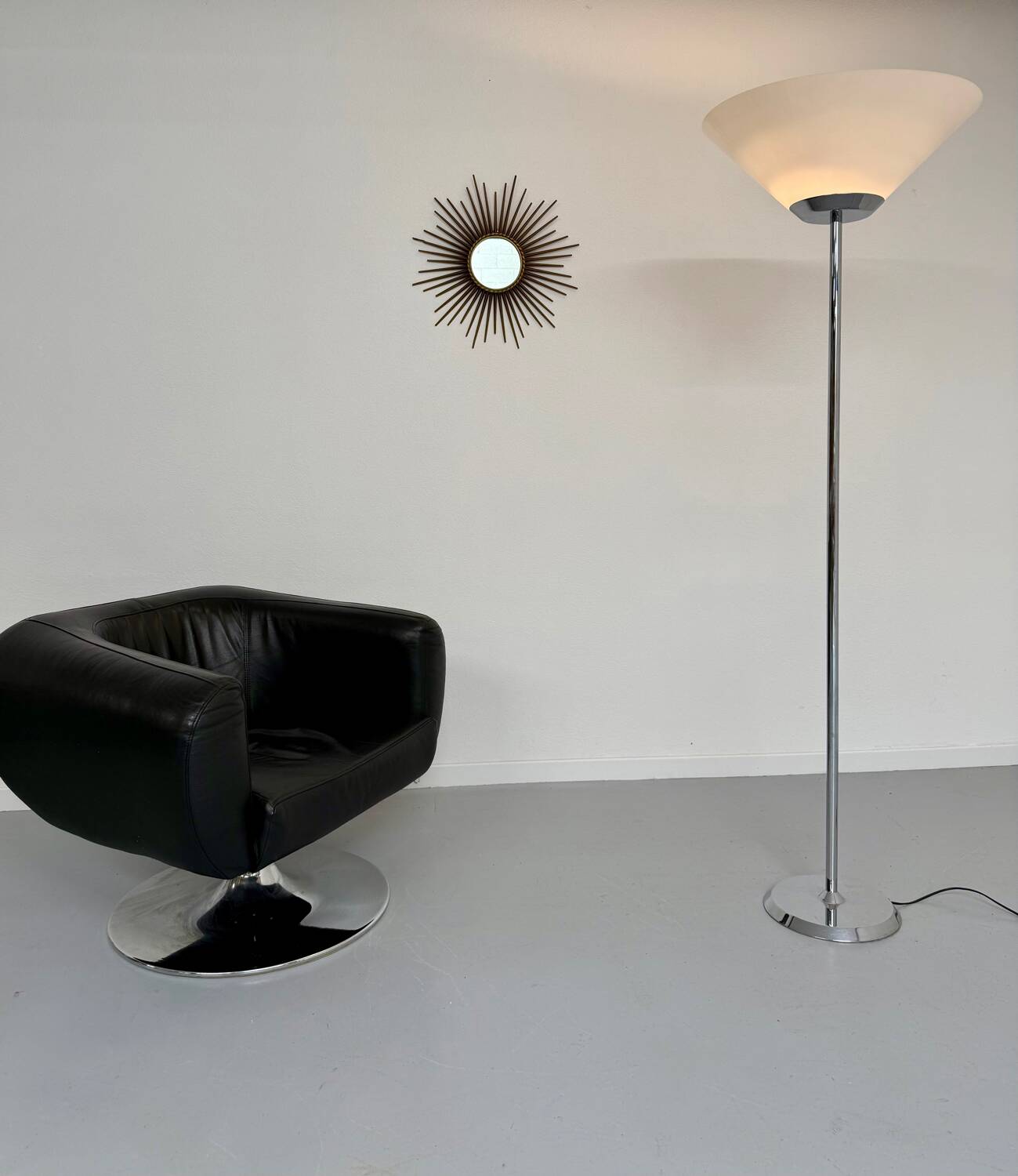 Floor lamp in white metal and plastic, Swisslamps SLZ design, vintage 80s