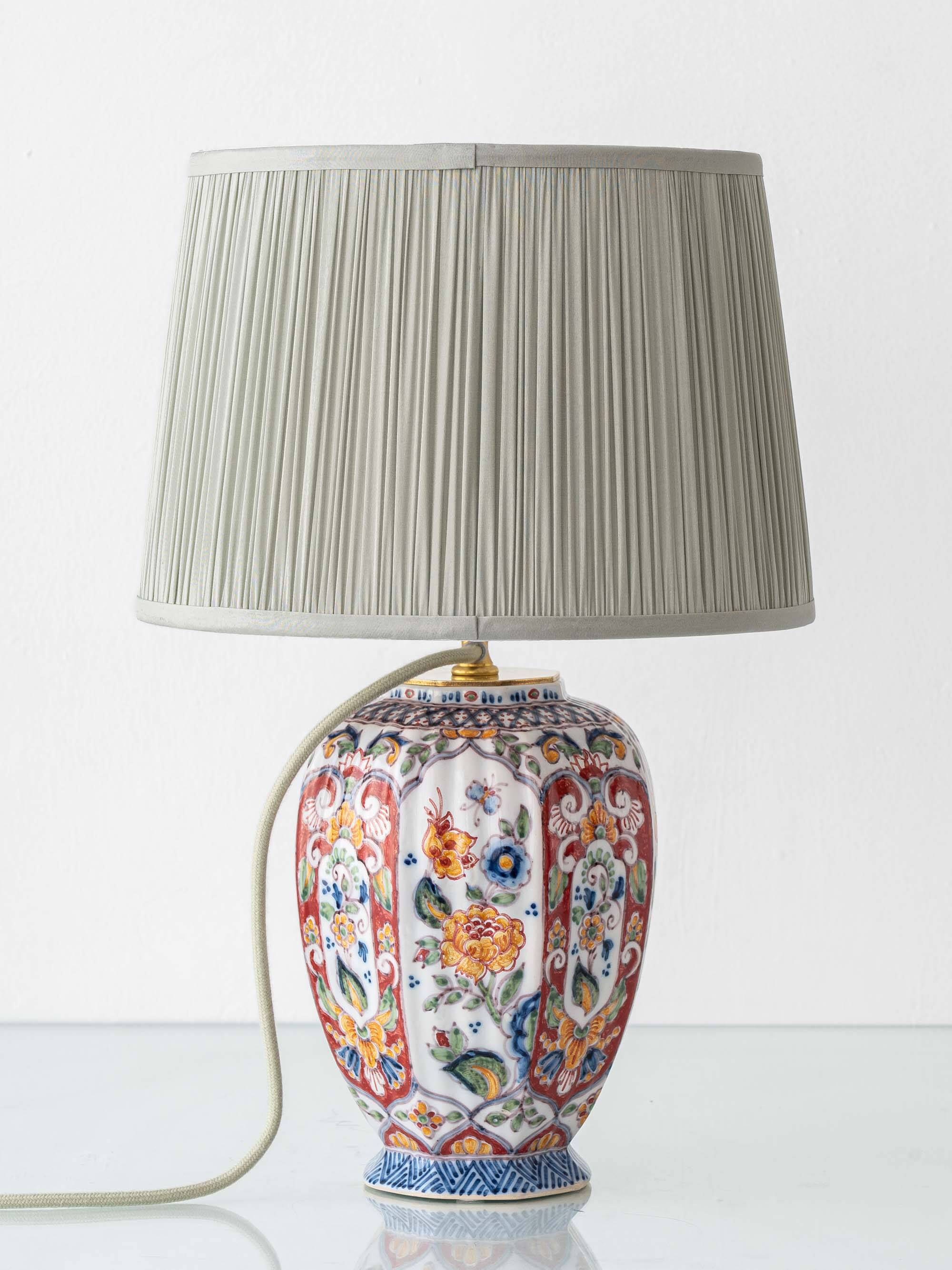 Lampe de table en céramique de style Delft peinte à la main par Altena et Krooyenga Makkum