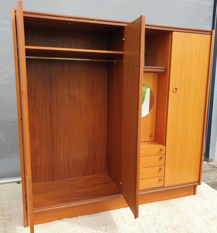 Scandinavian dressing cabinet with round mirror