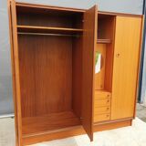 Scandinavian dressing cabinet with round mirror