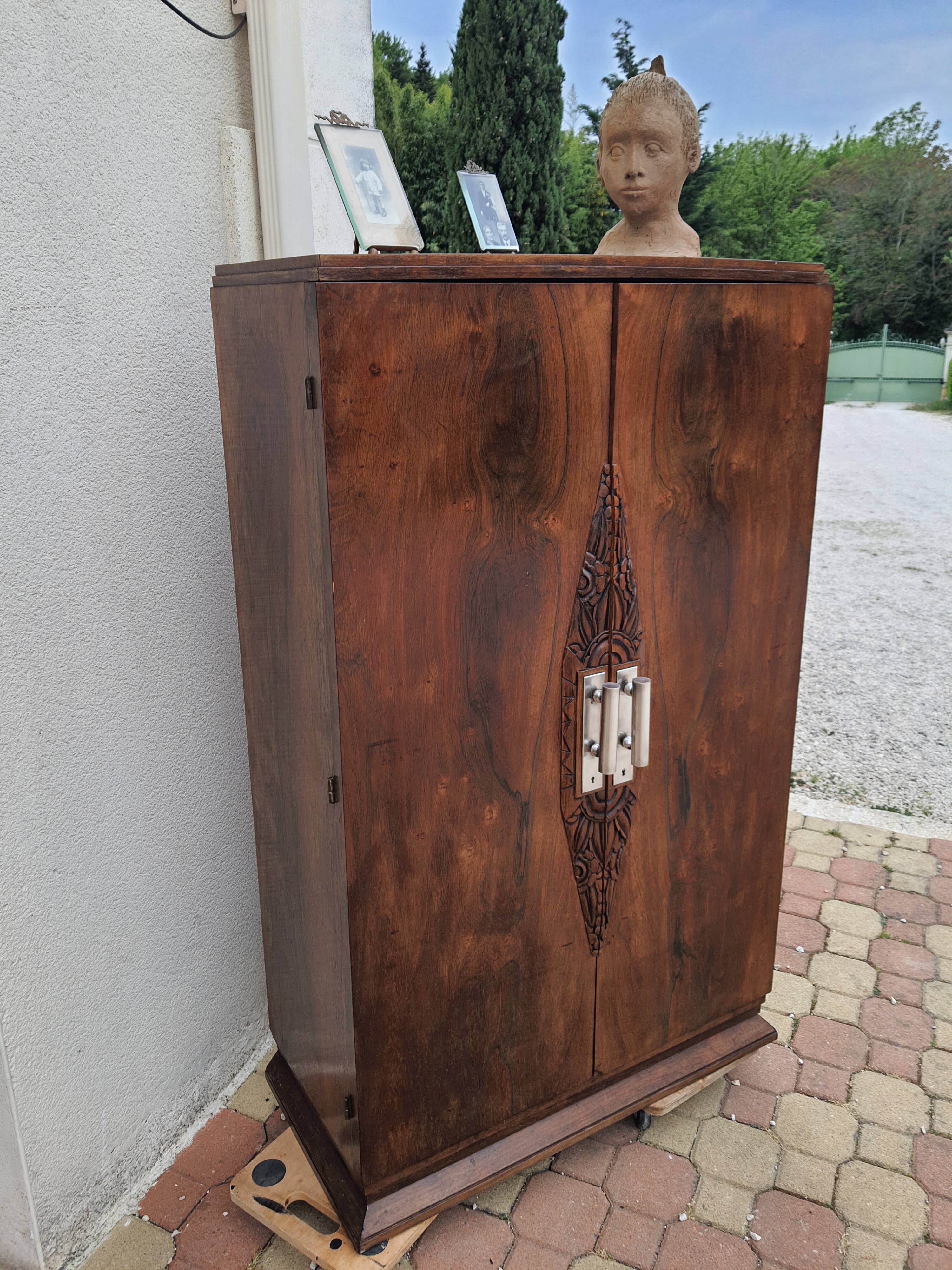 Armoire style art deco