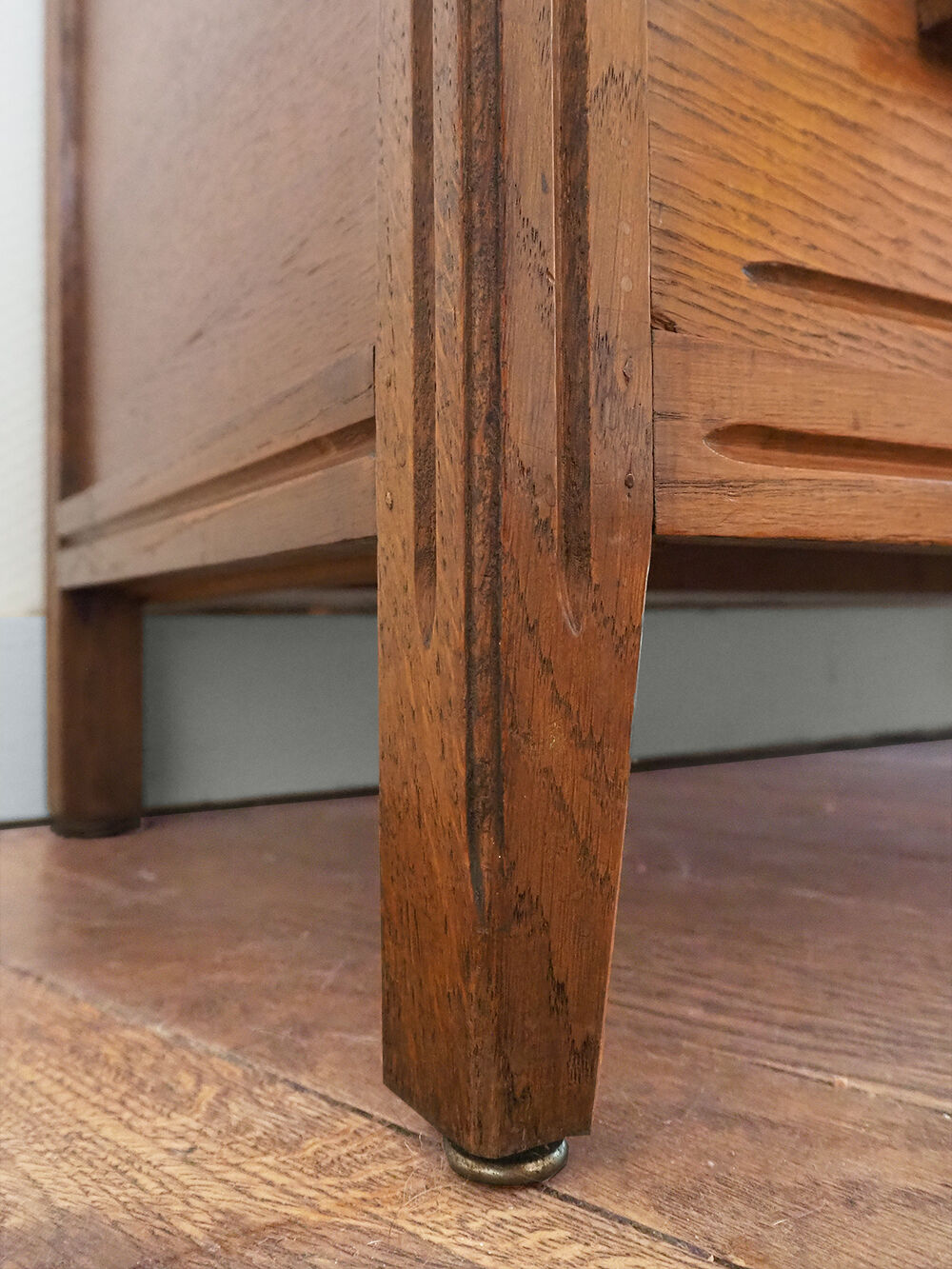 Commode en bois massif vintage