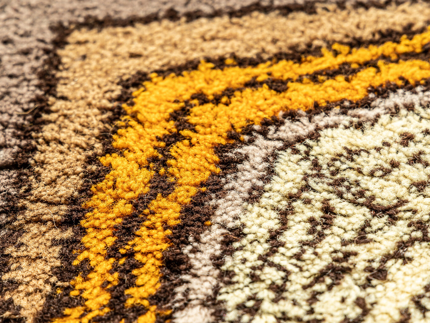 1970s carpet  340x252cm