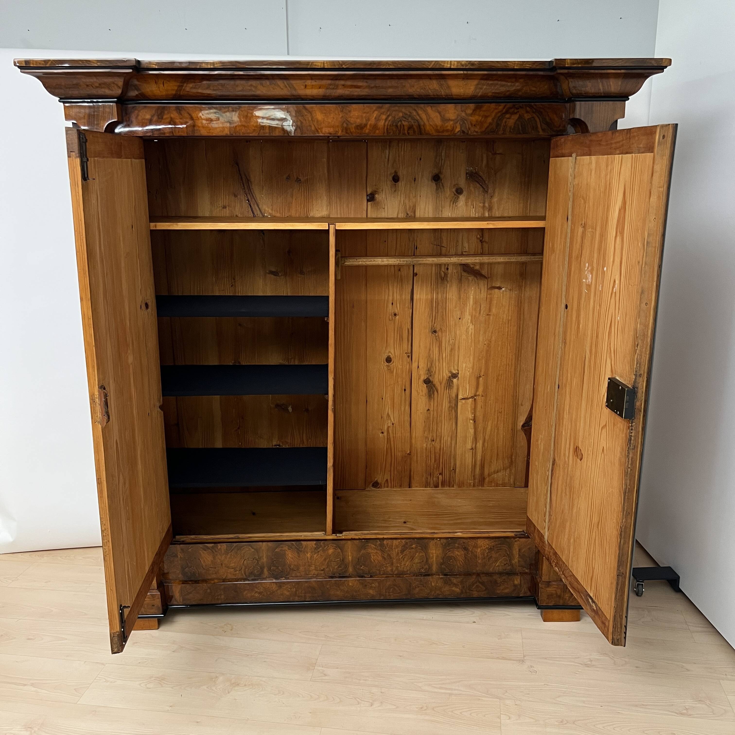 Biedermeier Wardrobe, Walnut Veneer, South Germany circa 1820