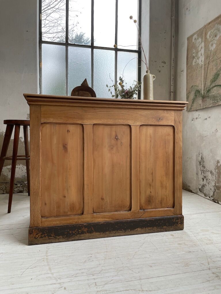 Early 20th century oak trade counter