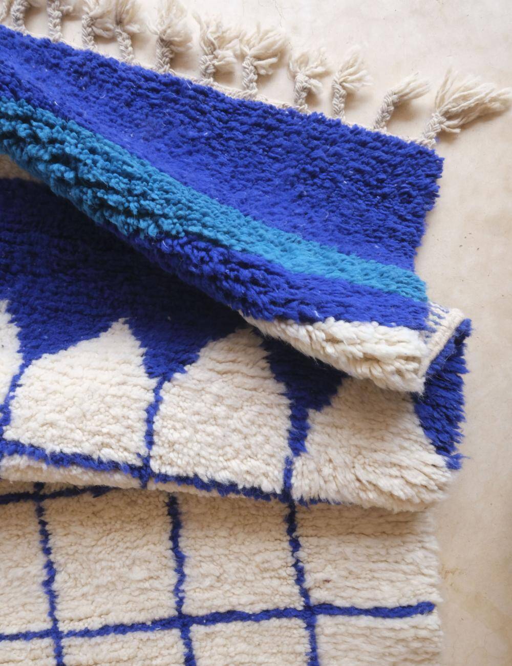 Contemporary Blue Rug - 264 x 180 cm