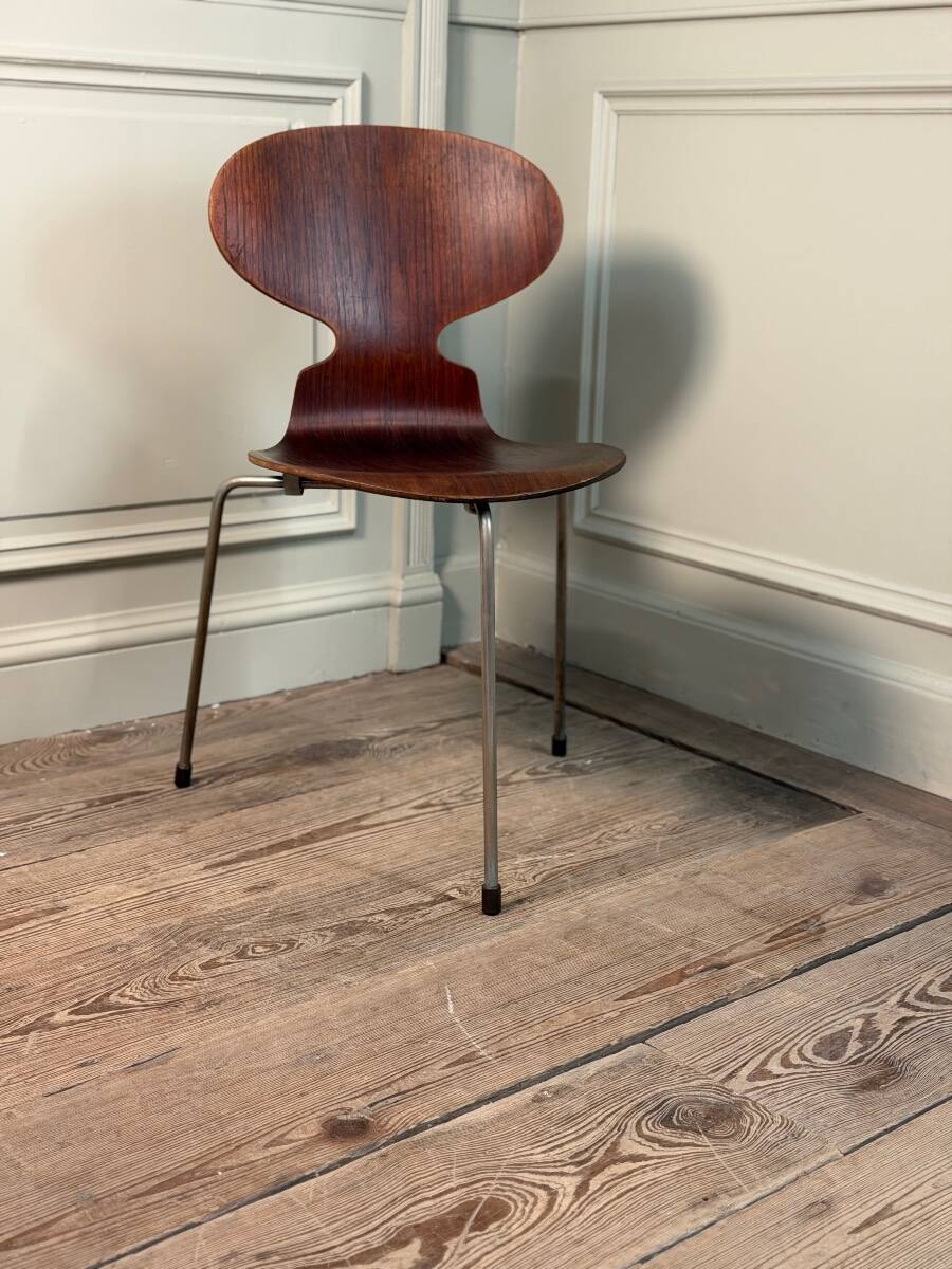 Arne Jacobsen for Fritz Hansen, "Ant" chair, model 3100, first version with three legs.