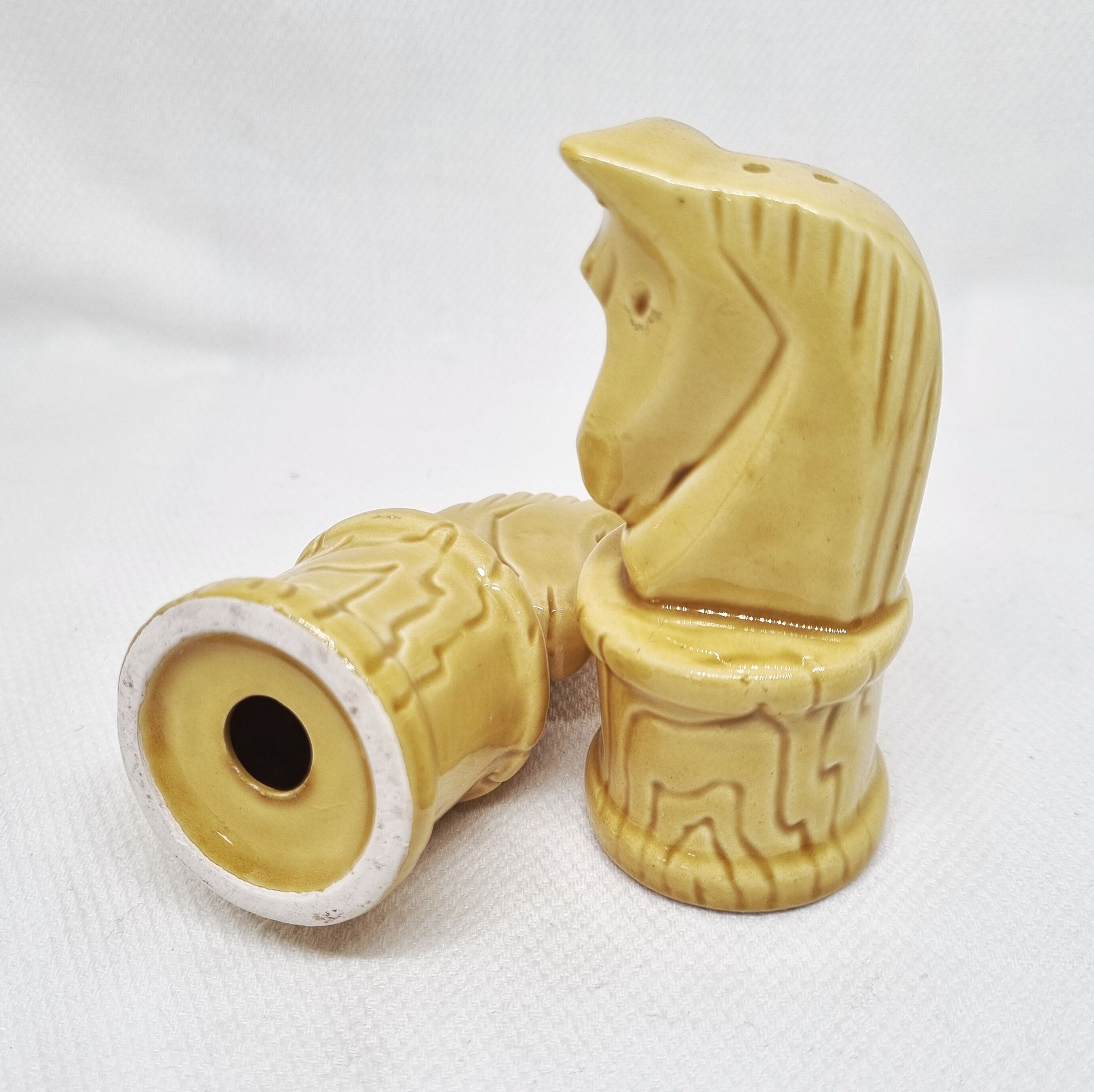 Pepper and salt shaker