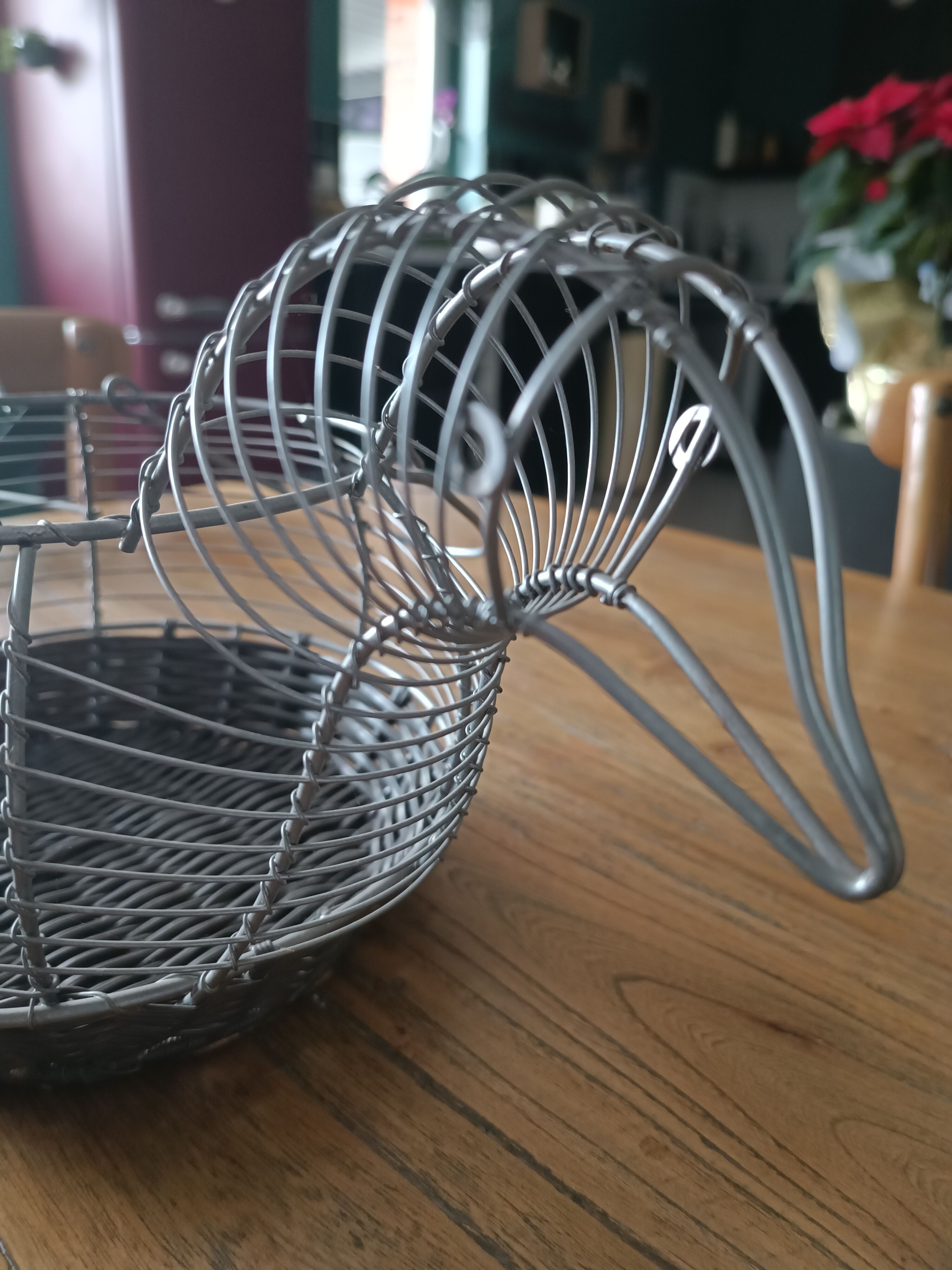 Egg basket wire and braiding