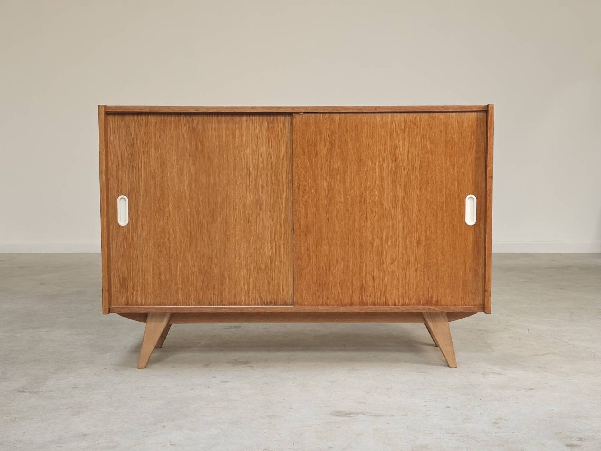 Buffet , meuble de rangement U-452  dub par Jiri Jiroutek pour Interier Praha 1960