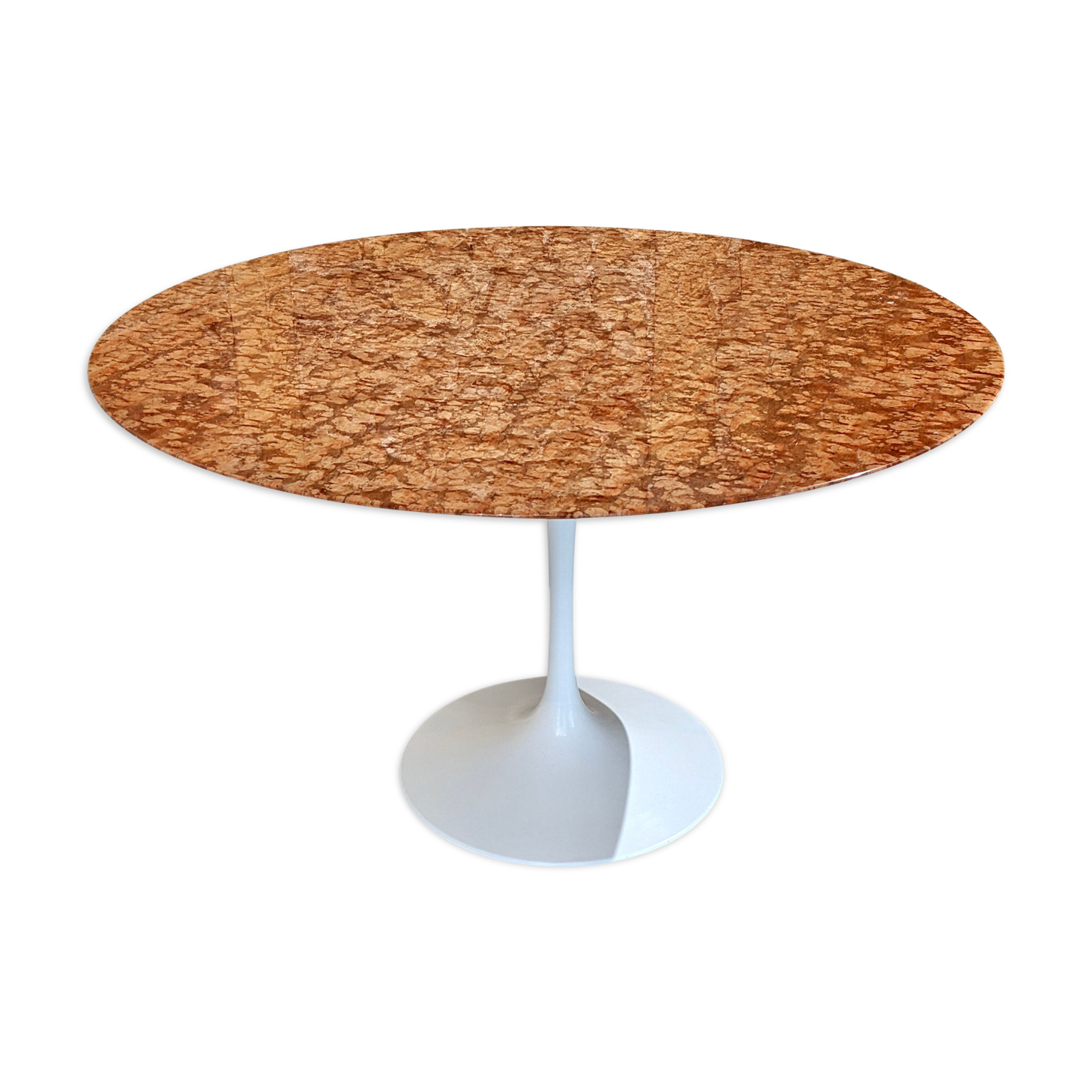 Round table in red marble by Eero Saarinen for Knoll