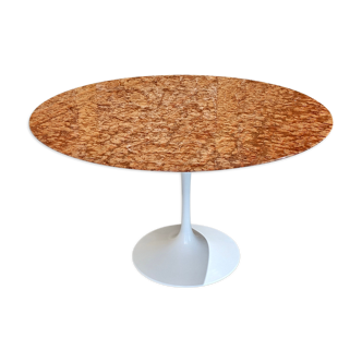 Round table in red marble by Eero Saarinen for Knoll