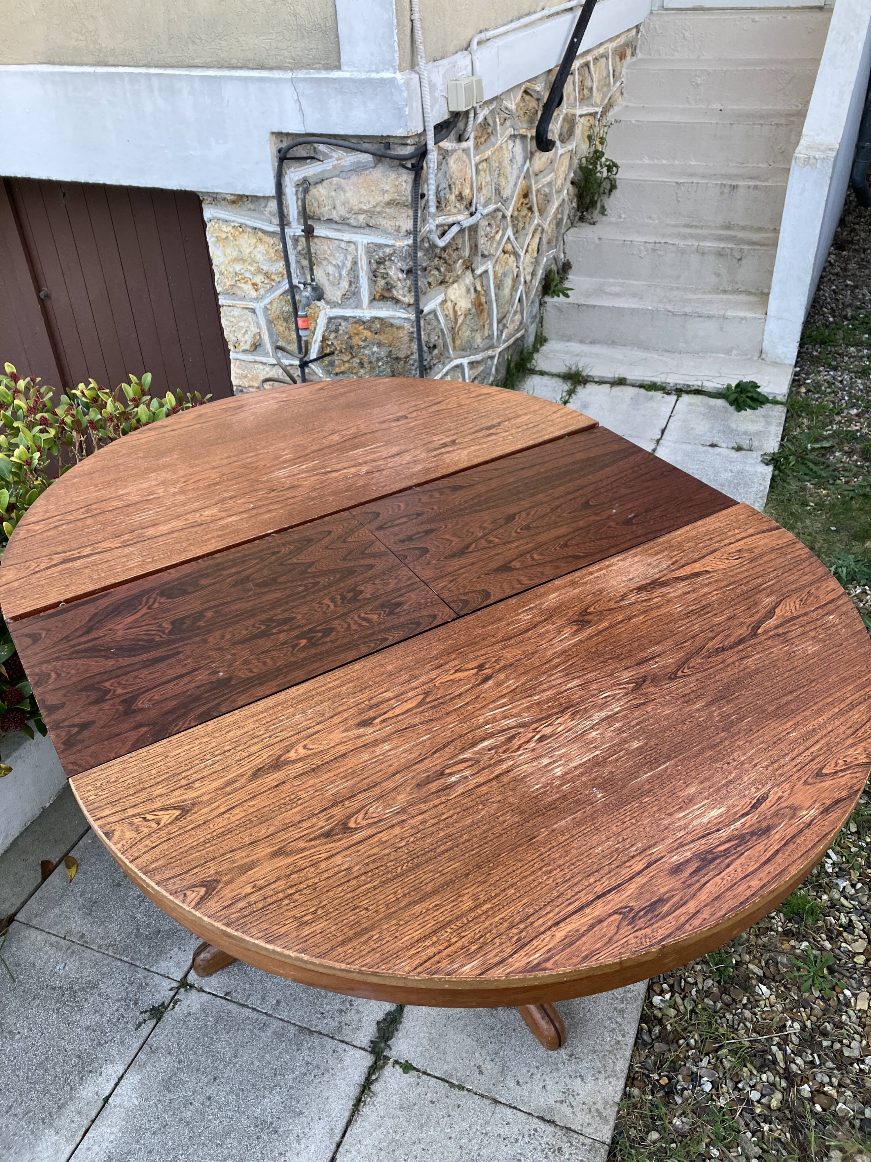 Extendable round dining table and 4 Baumann chairs.