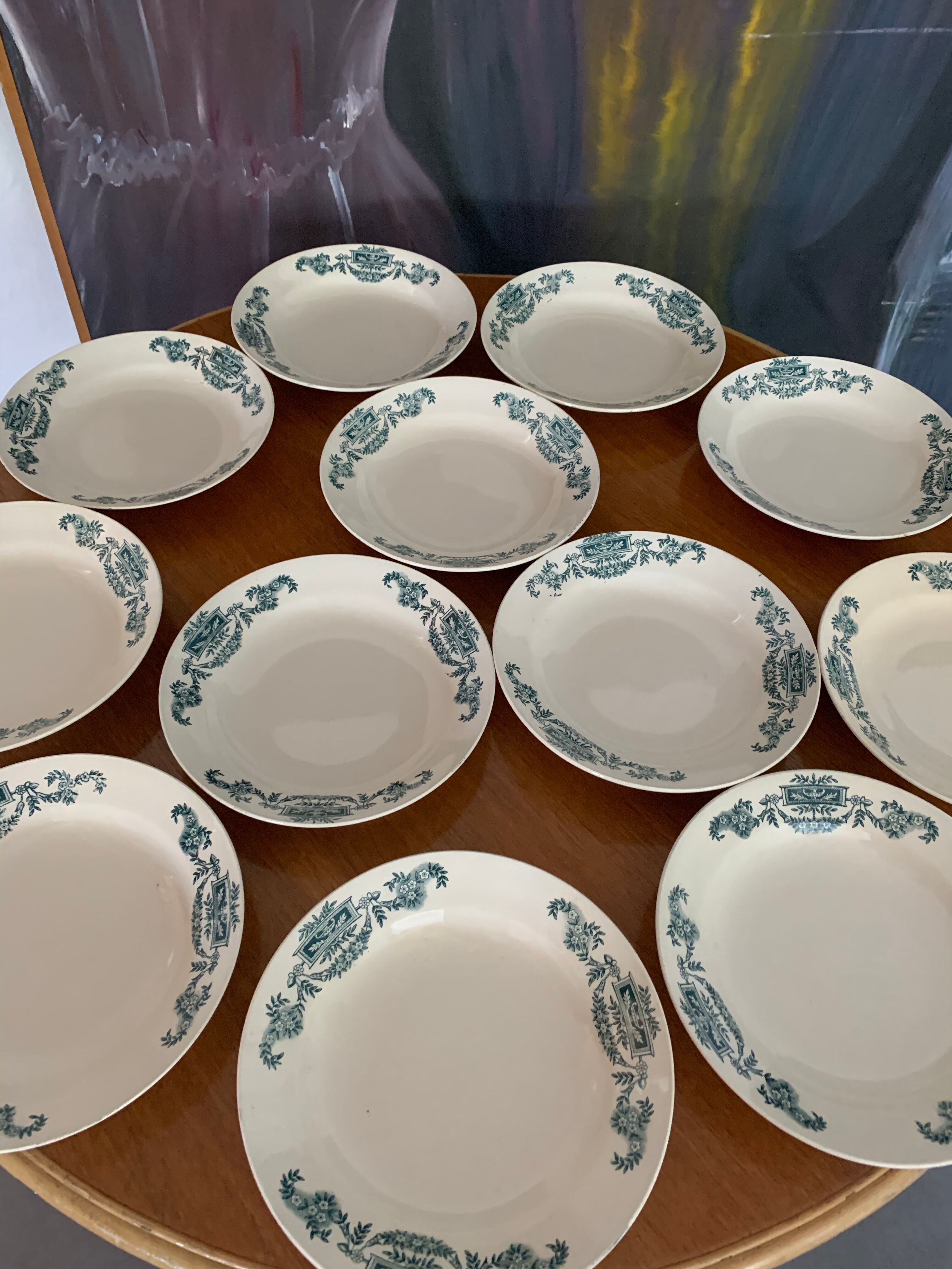 Service 12 assiettes terre de fer