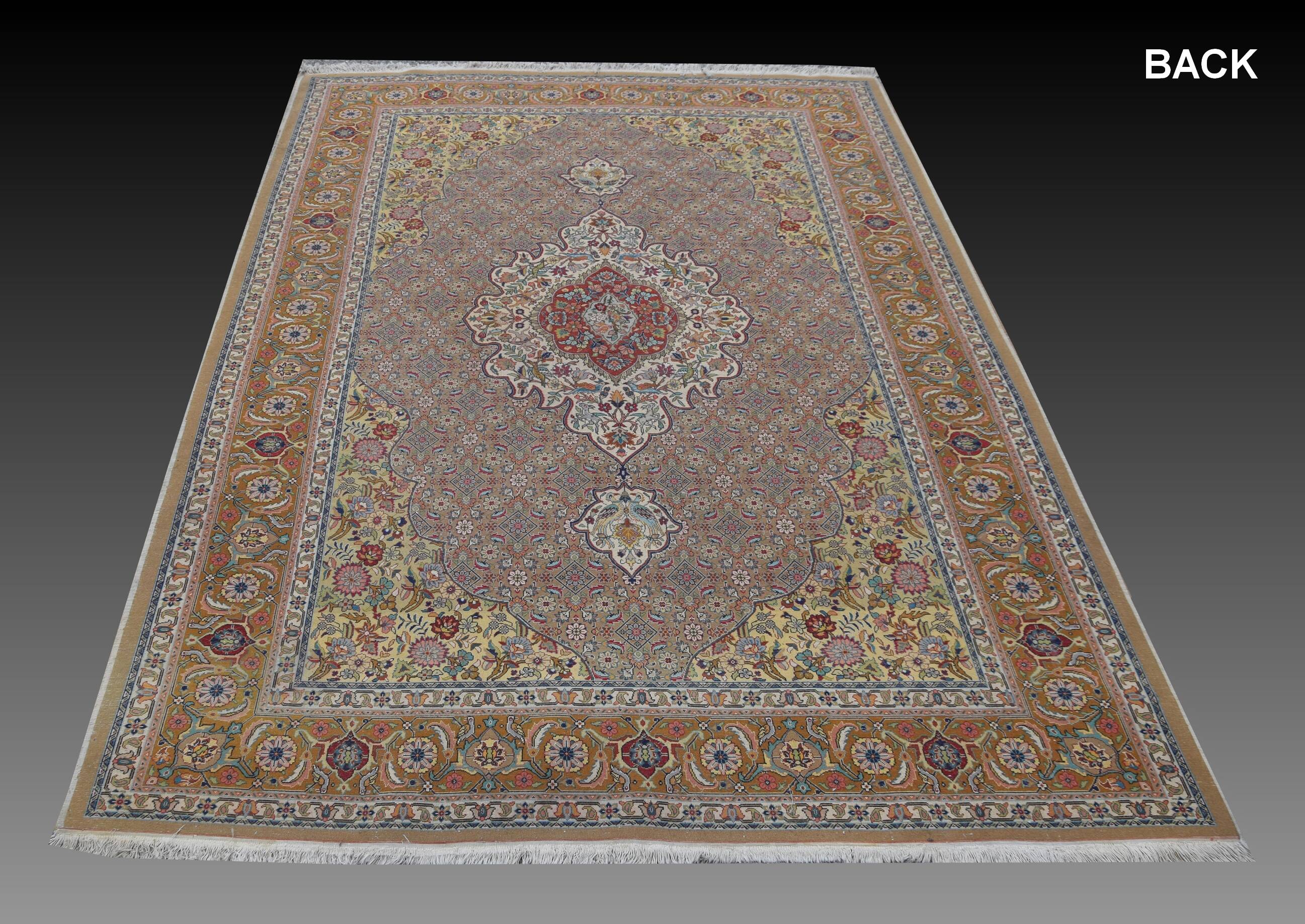 Oriental carpet tabriz iran: 2.08 x 3.08 metres in wool