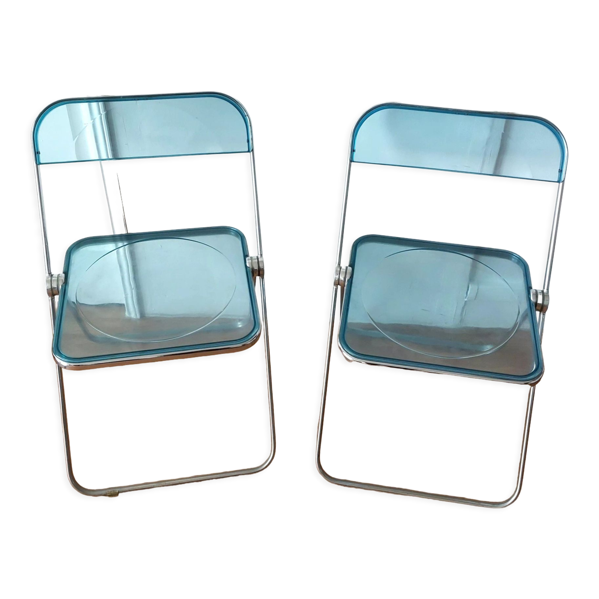 Pair of translucent blue chairs Plia design Giancarlo Piretti for Castelli, 1960.