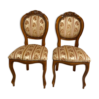 Duo medallion chairs