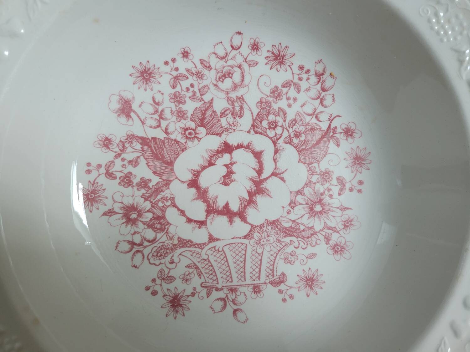 Deep dish with Sarreguemines bouquet