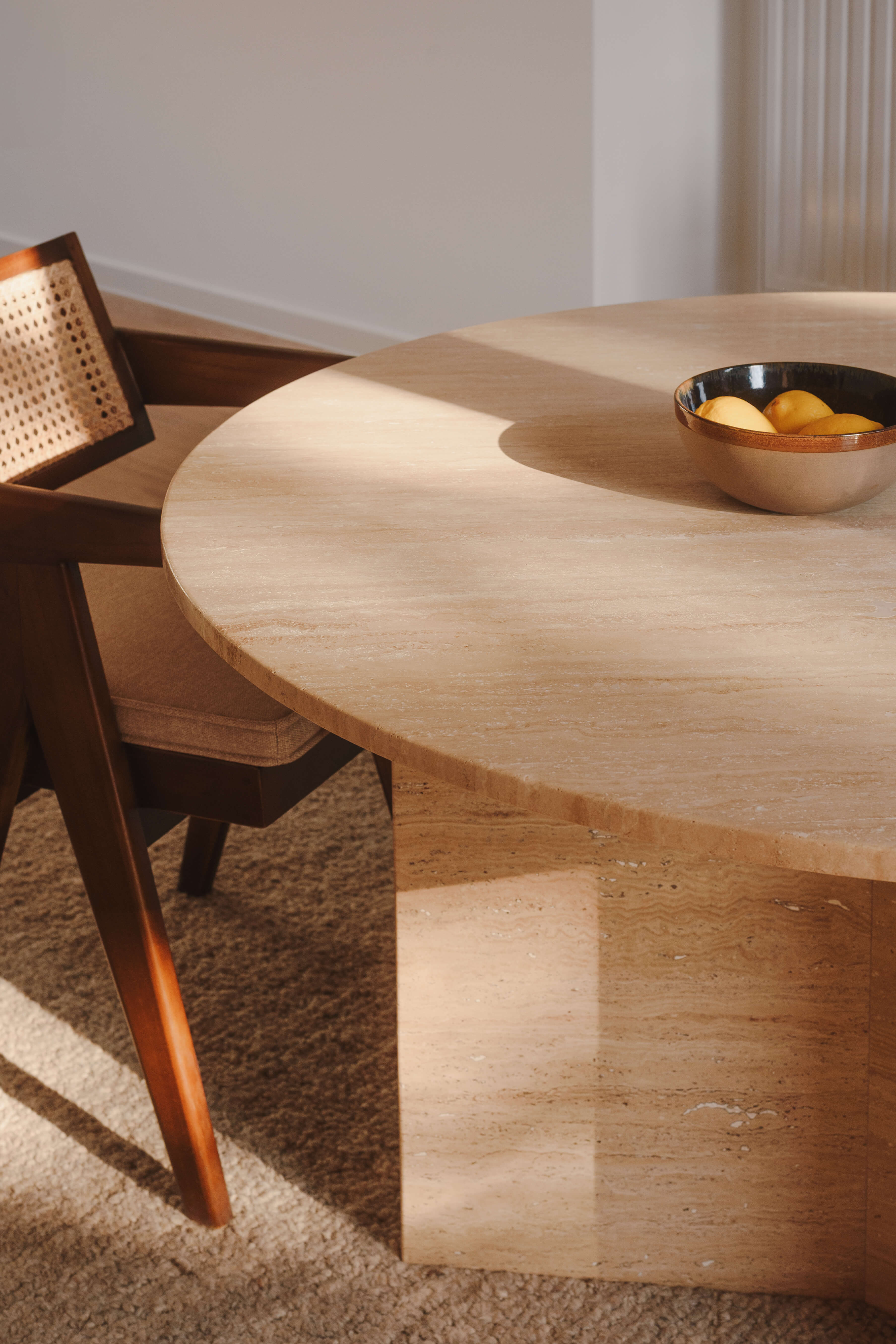 Table à manger ronde en travertin
