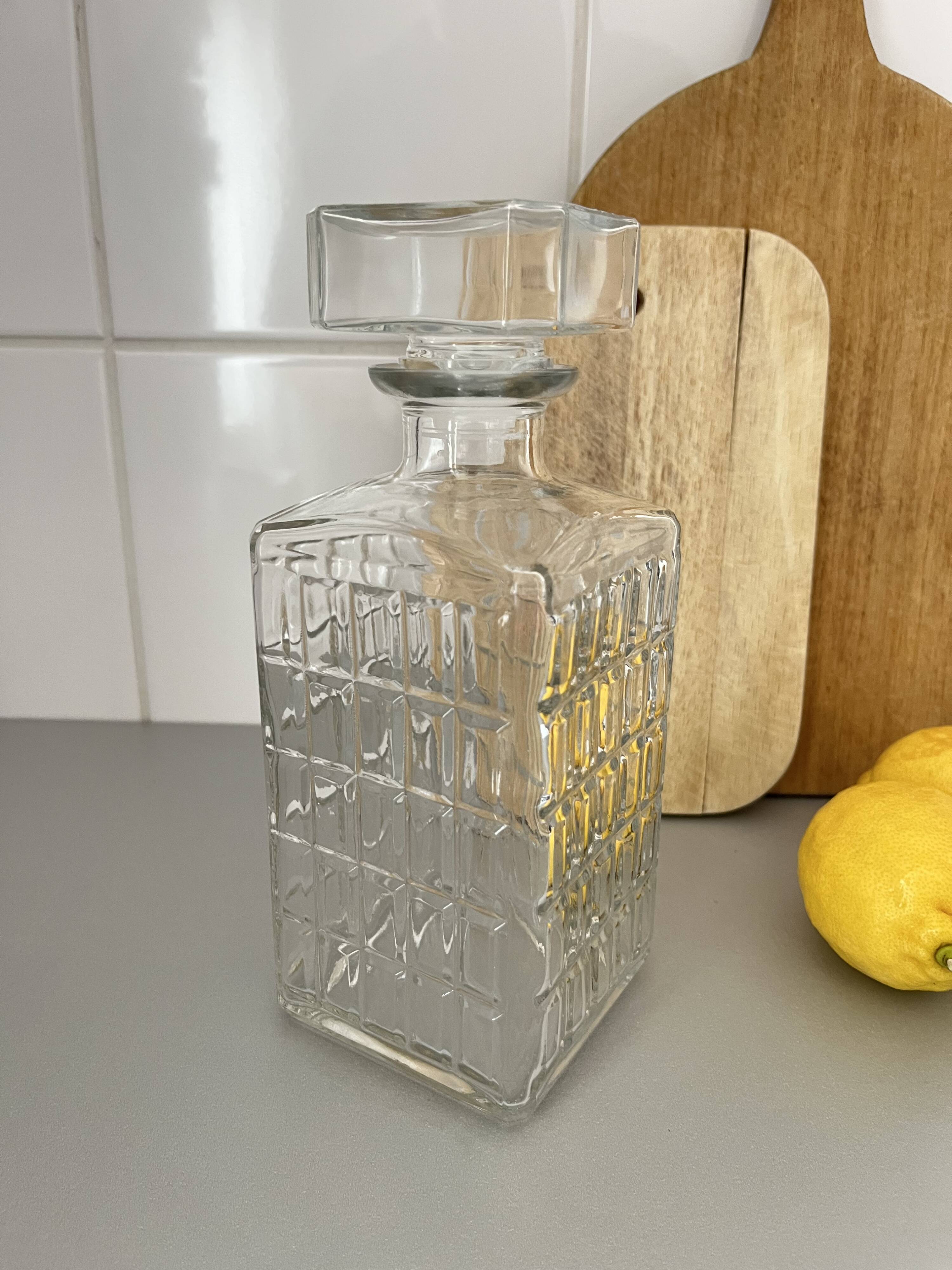 Glass whiskey decanter