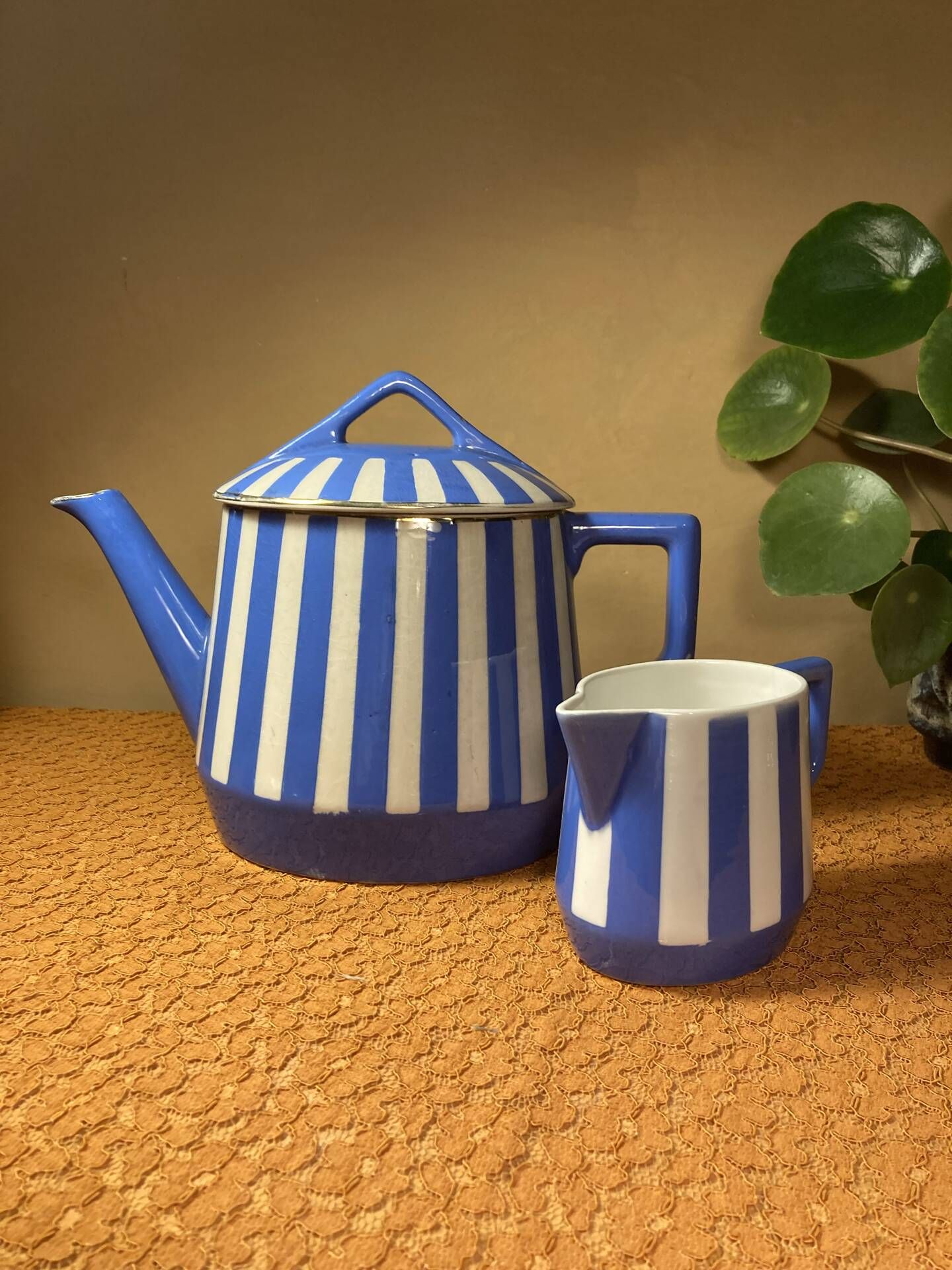 Théière et pot à lait Fox trott Sarreguemines annees 30 collection