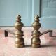 Chenets vintage, paire de chenets, accessoire cheminée, chenets laiton et fonte, andirons