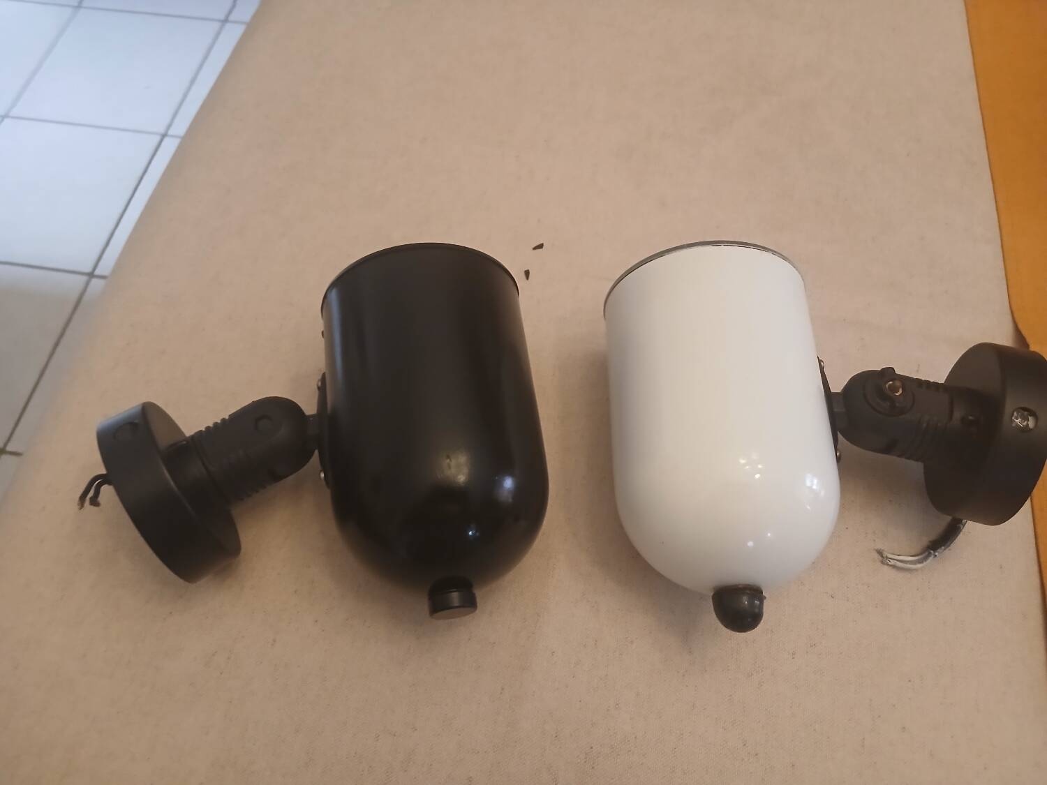 Two-tone shell appliques