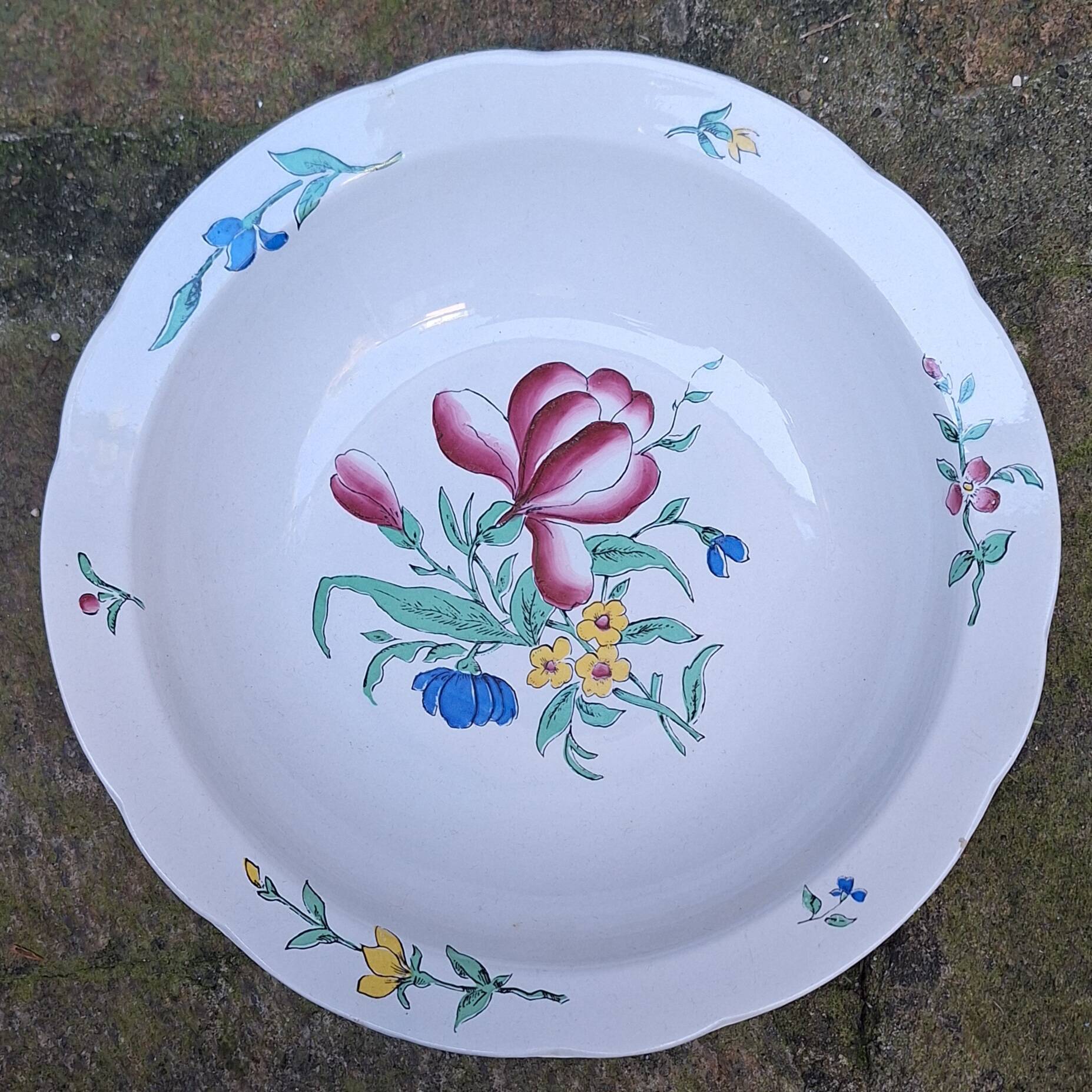 Set of 3 earthenware dishes from Sarreguemines, Riquewihr model.