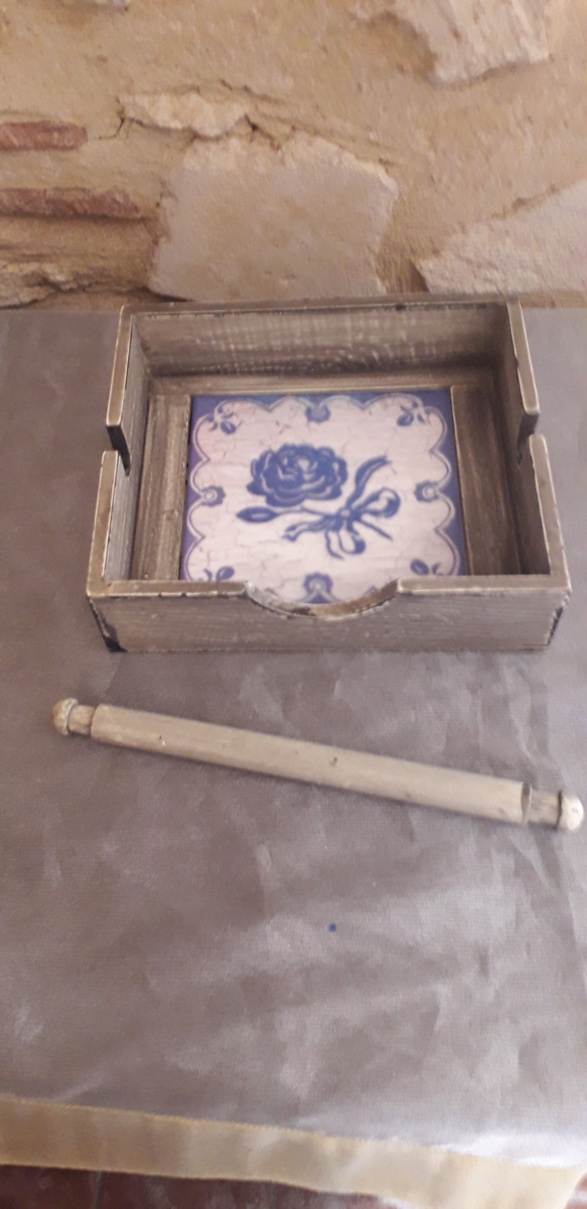 Grey patinated wooden top, ceramic bottom, for napkins/paper napkins