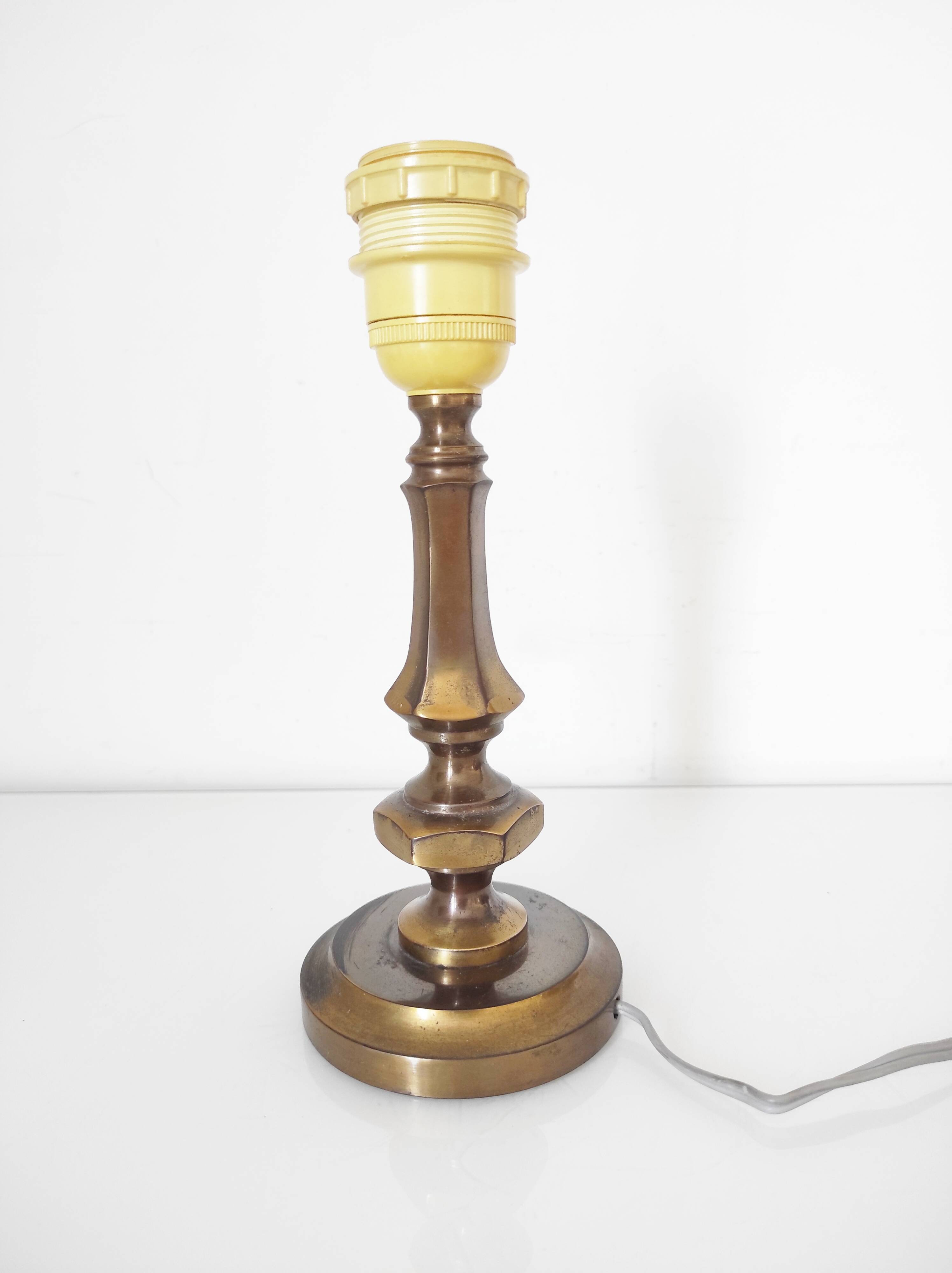 Pied de lampe en laiton doré