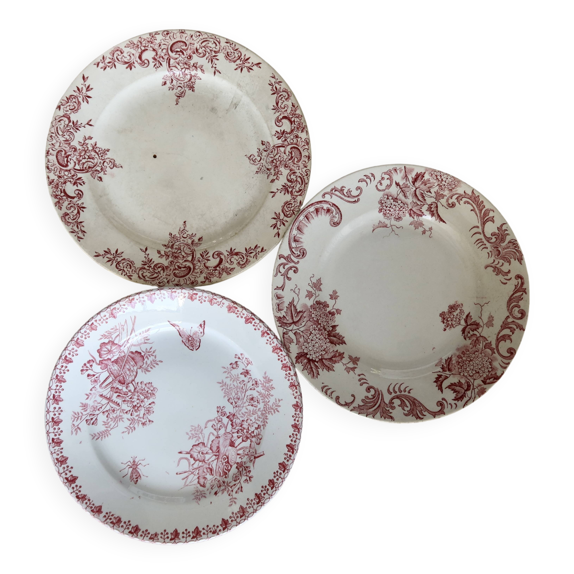 3 assiettes plates antiques dépareillées terre de fer rouge