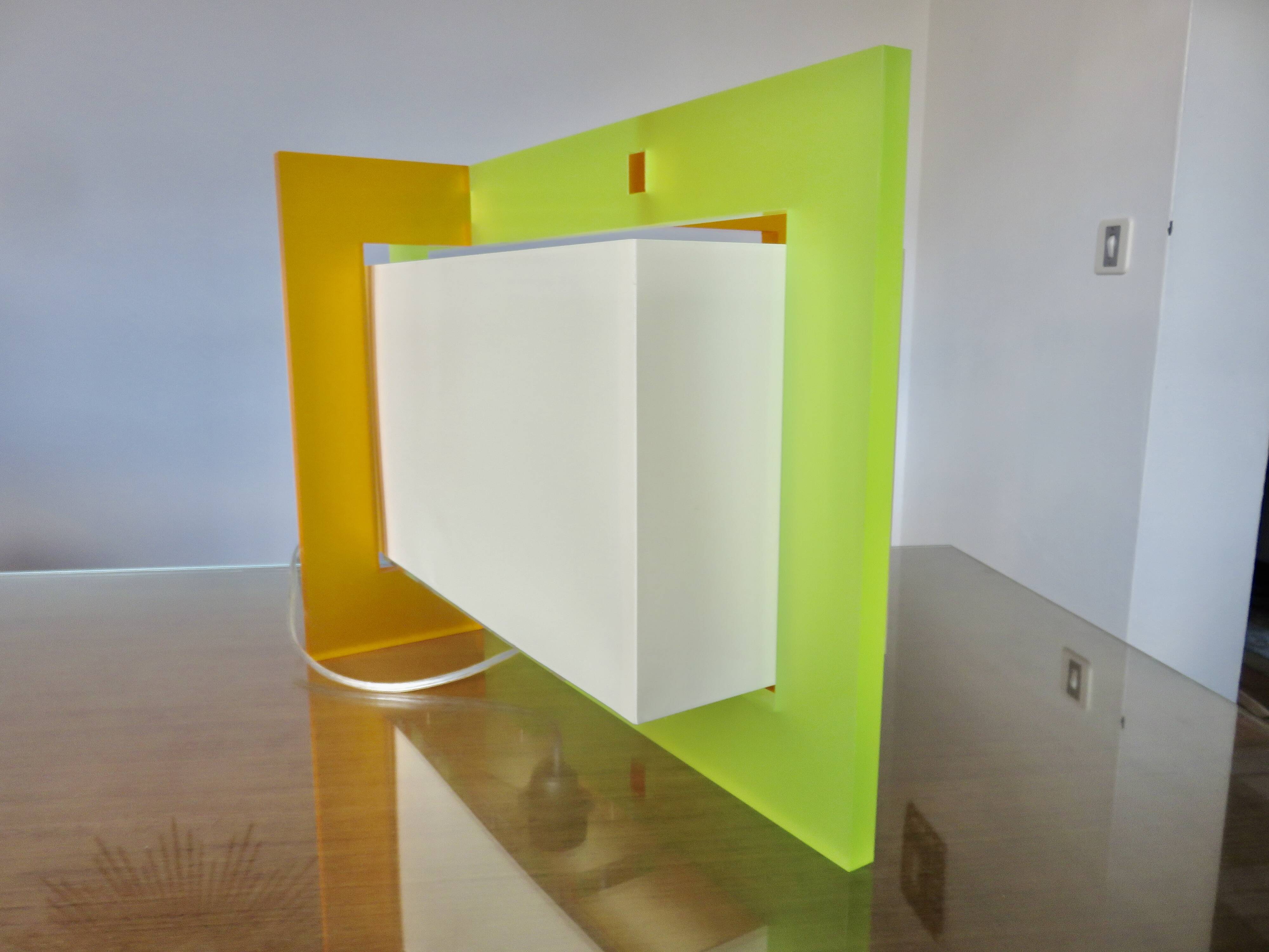 Large American table lamp in two-tone altuglas, 1980
