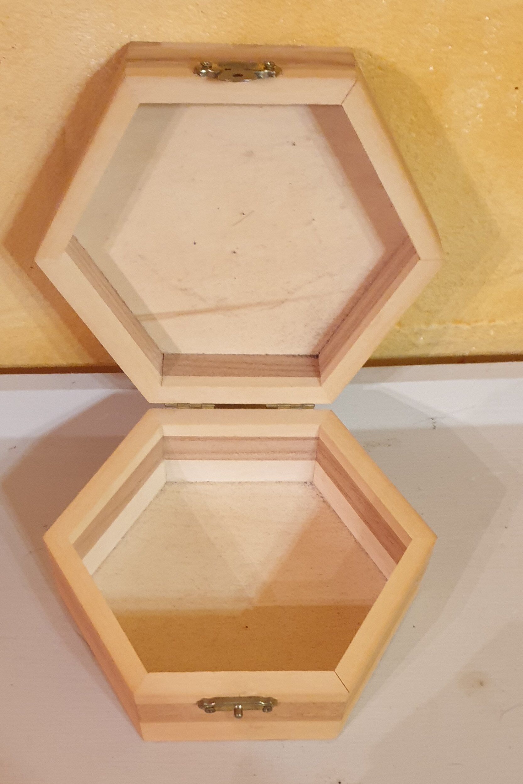 Box in geometric marquetry