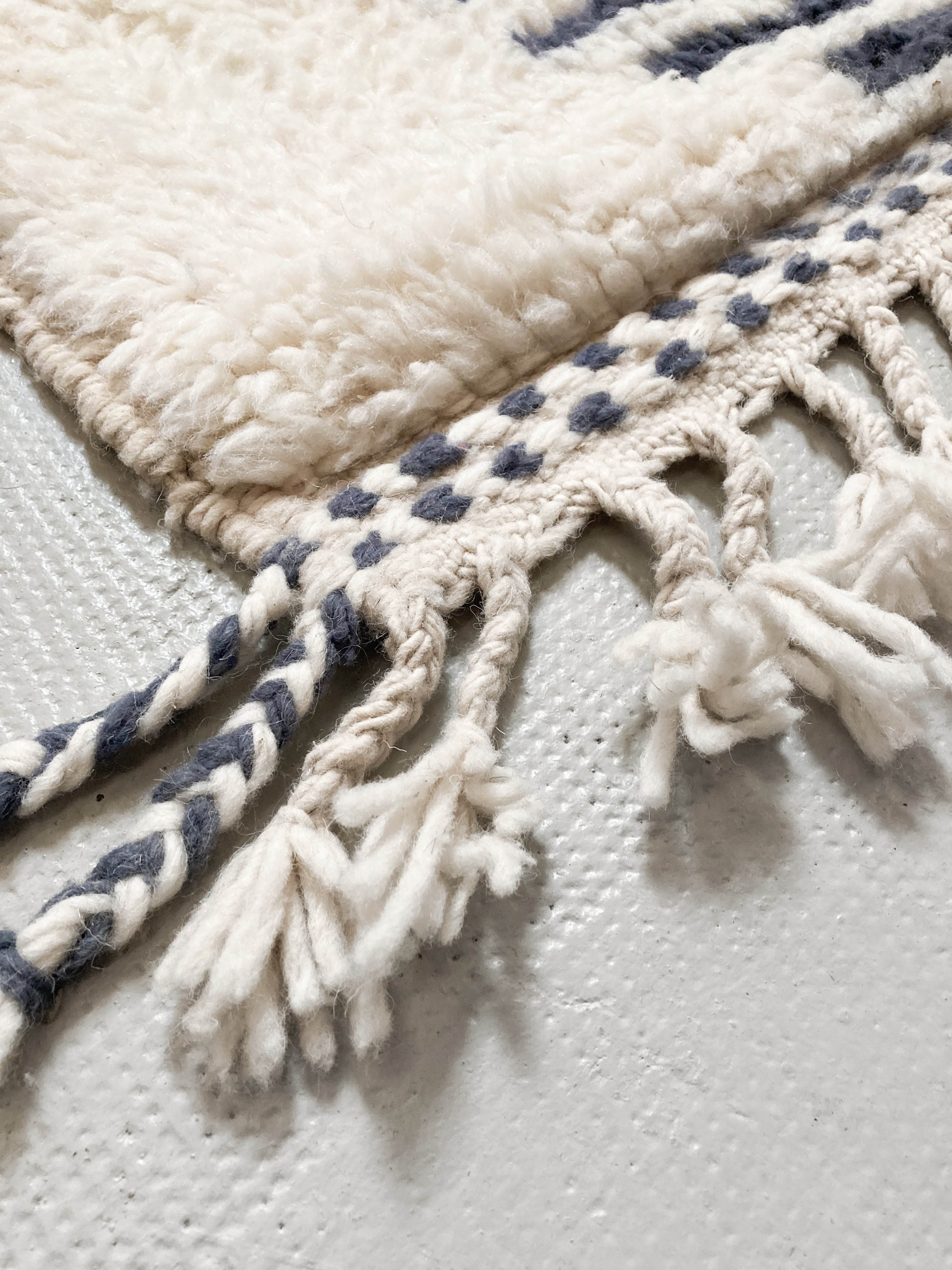 Moroccan Berber carpet beni ouarain ecru with blue graphic patterns 264x161cm