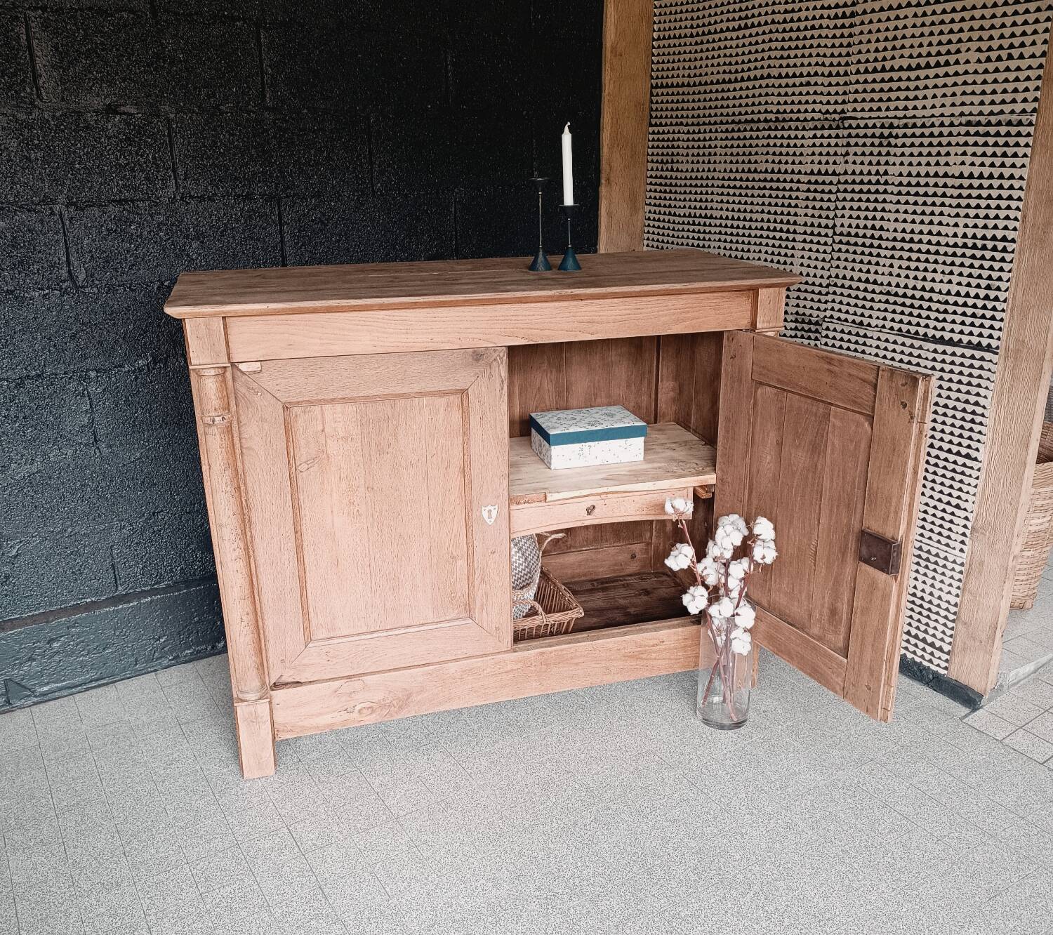 Vintage sideboard with 2 doors
