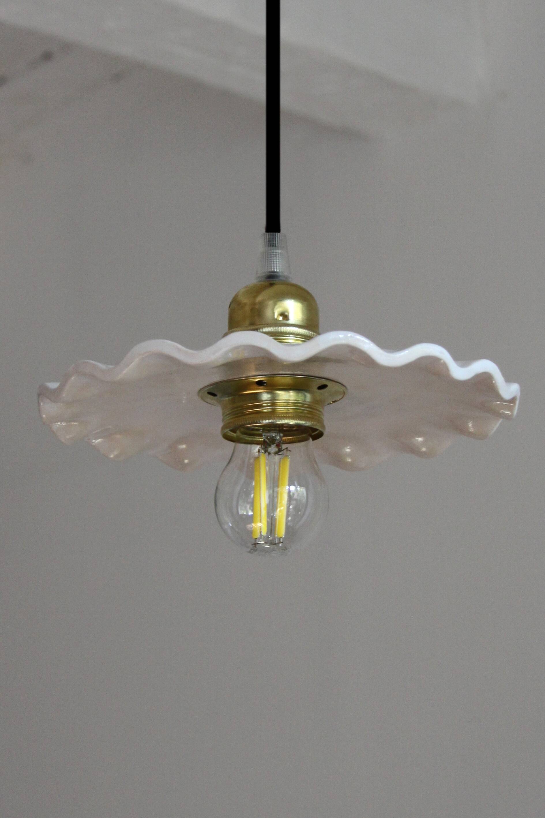 Wavy white ceramic pendant light