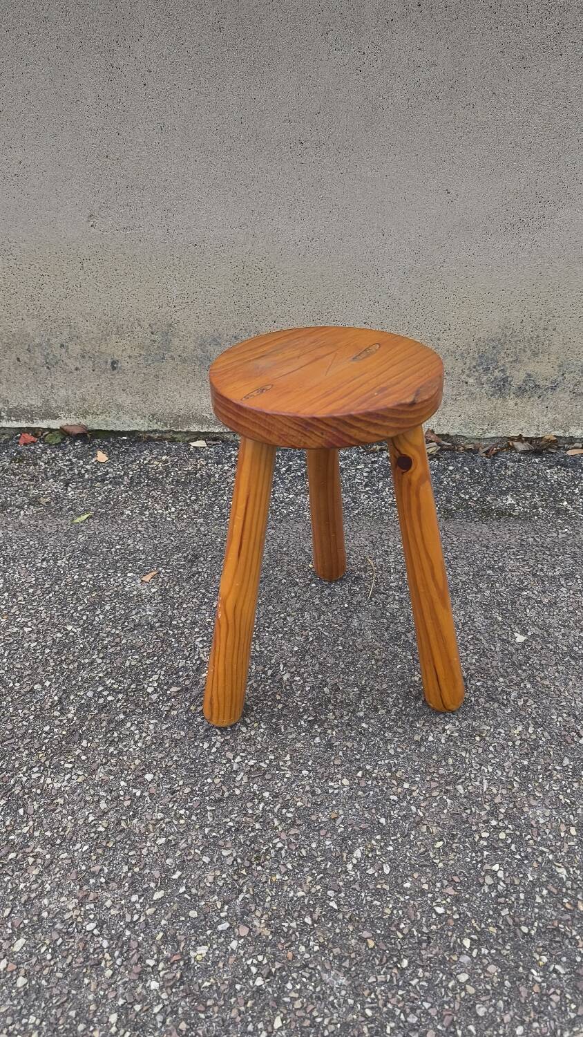 Tabouret tripode