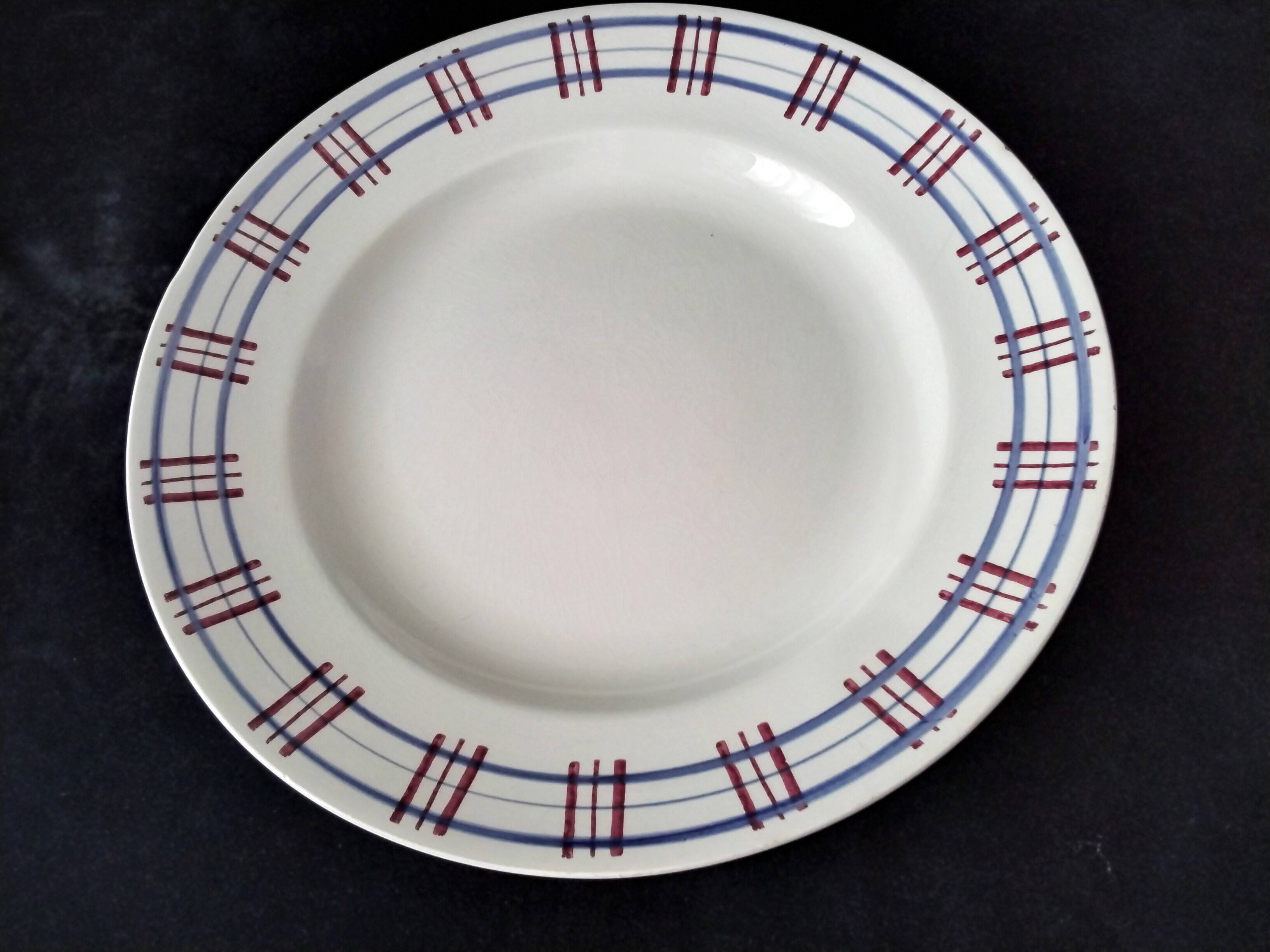 Large Sarreguemines serving dish Poitou model 32 cm