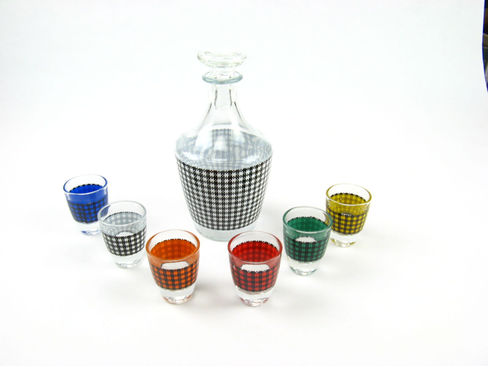 Houndstooth liquor service