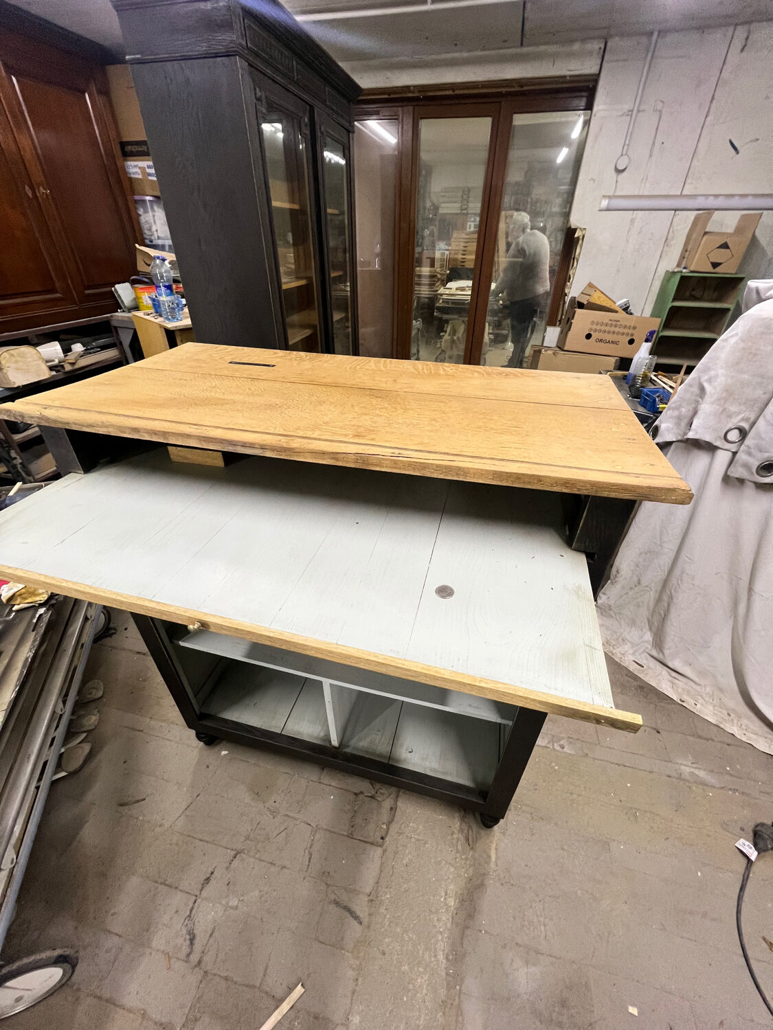 Flemish tavern counter