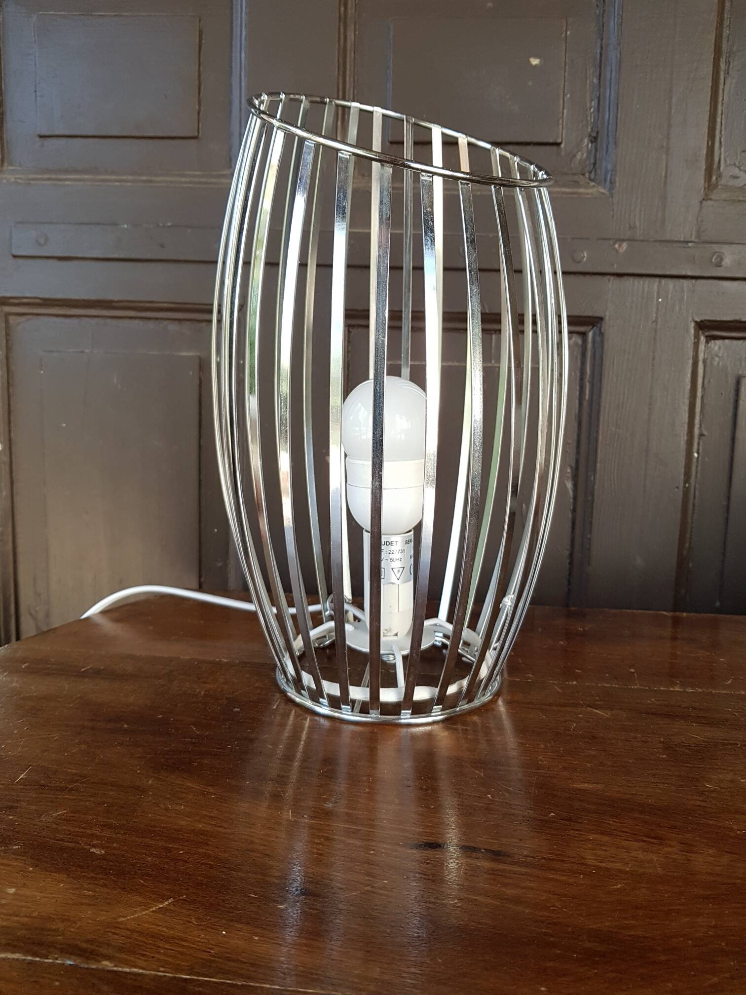 Cylinder design lamp with brushed metal blade