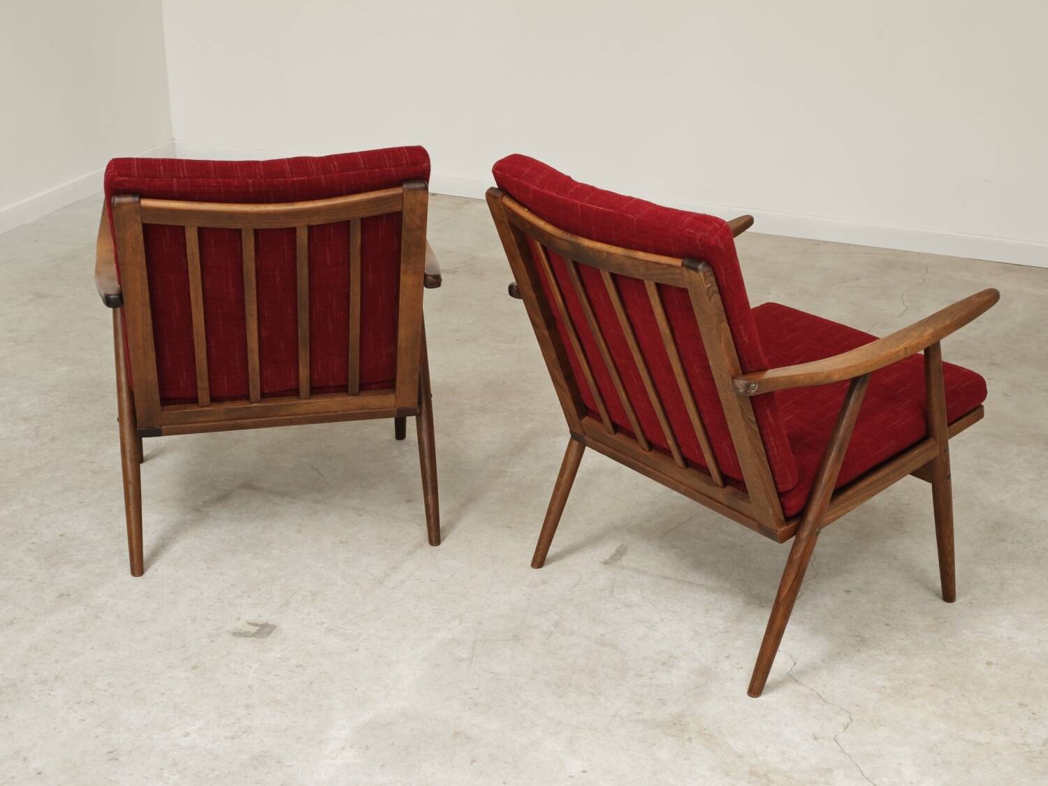 Pair of burgundy boomerang armchairs Antonin Suman Ton Bystrice (Thonet)
