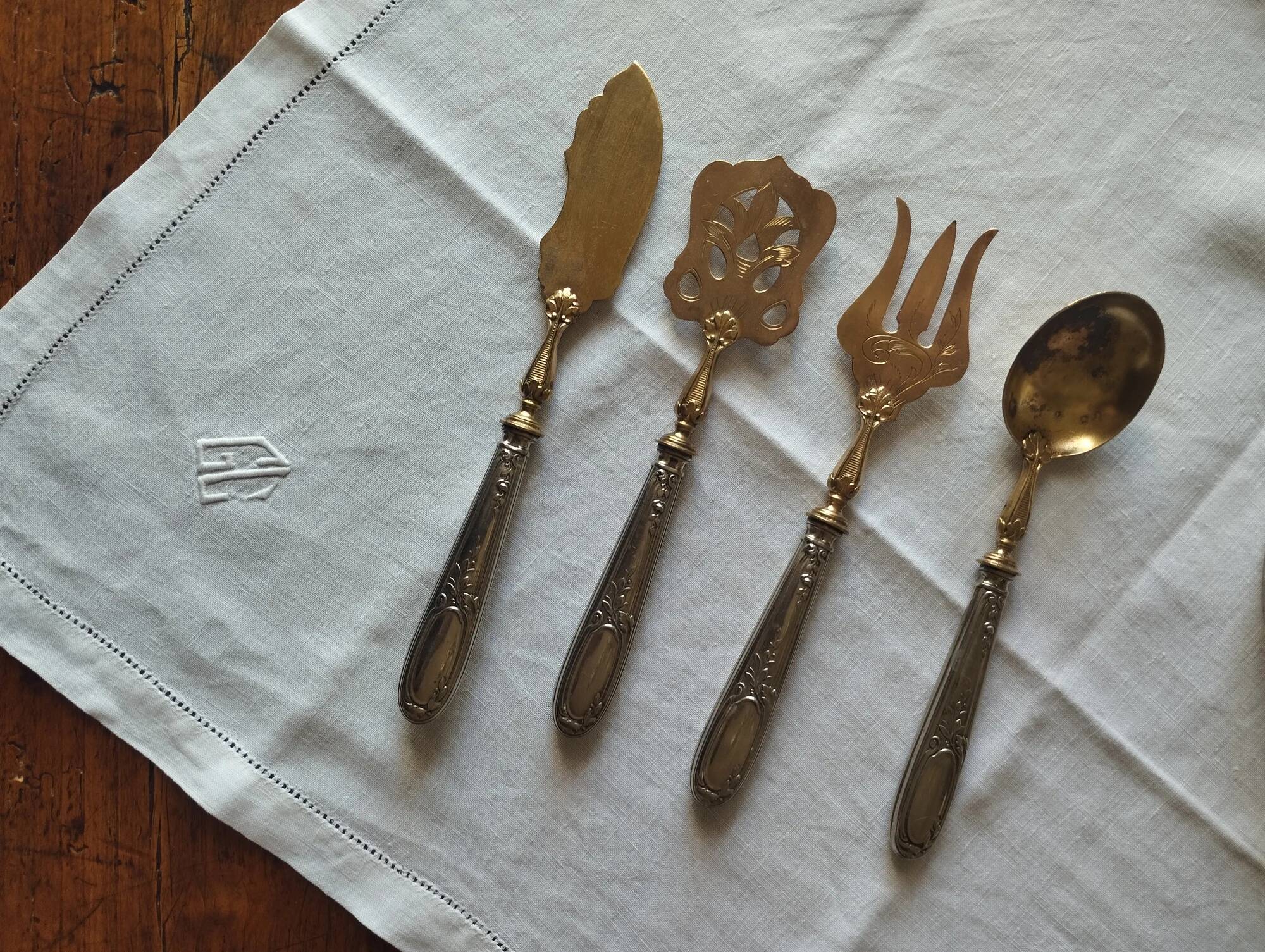 Antique service for sweets or hors d'oeuvres