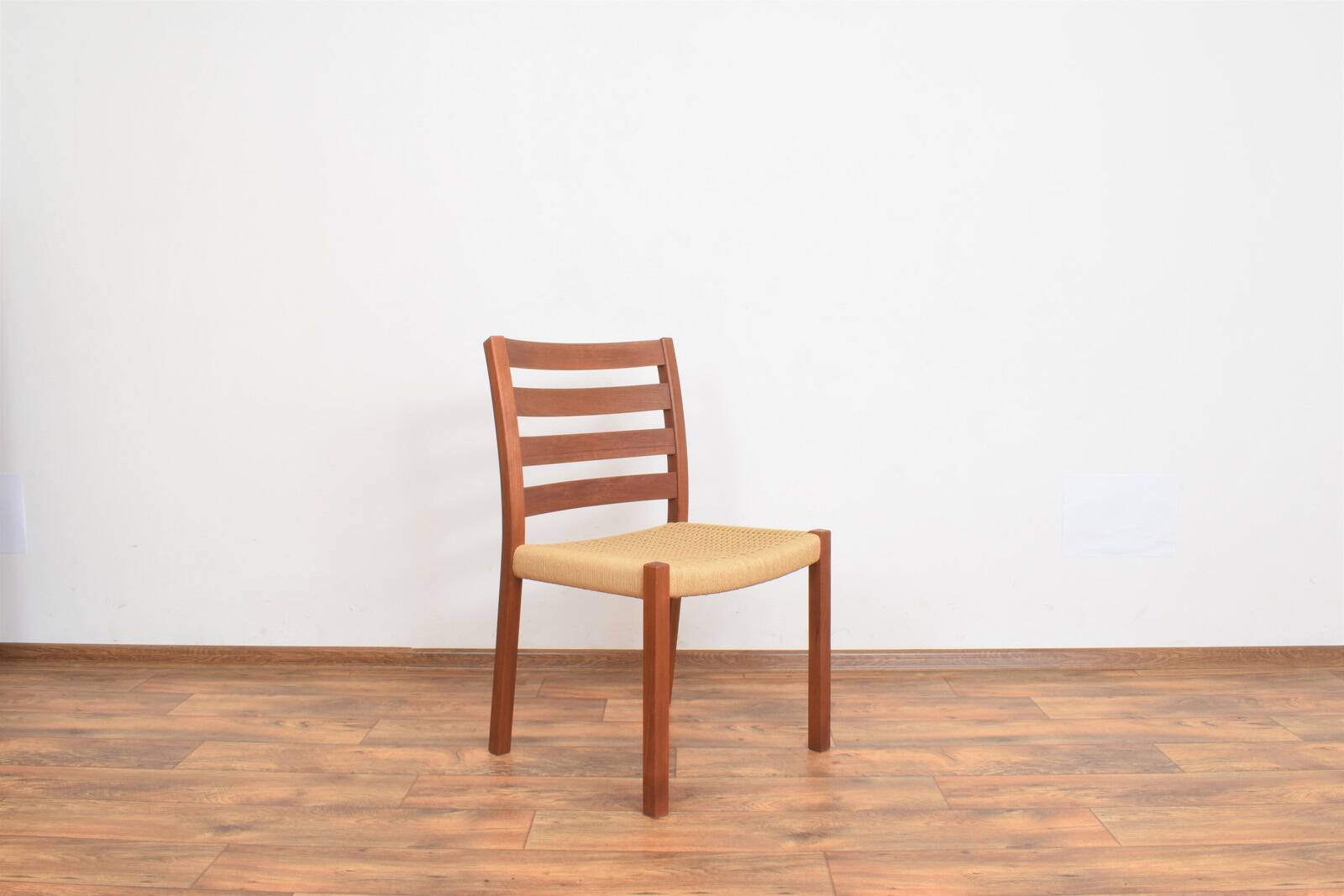 Chaise de salle à manger en teck danois par Niels O. Møller pour J.L. Møllers, années 1960.