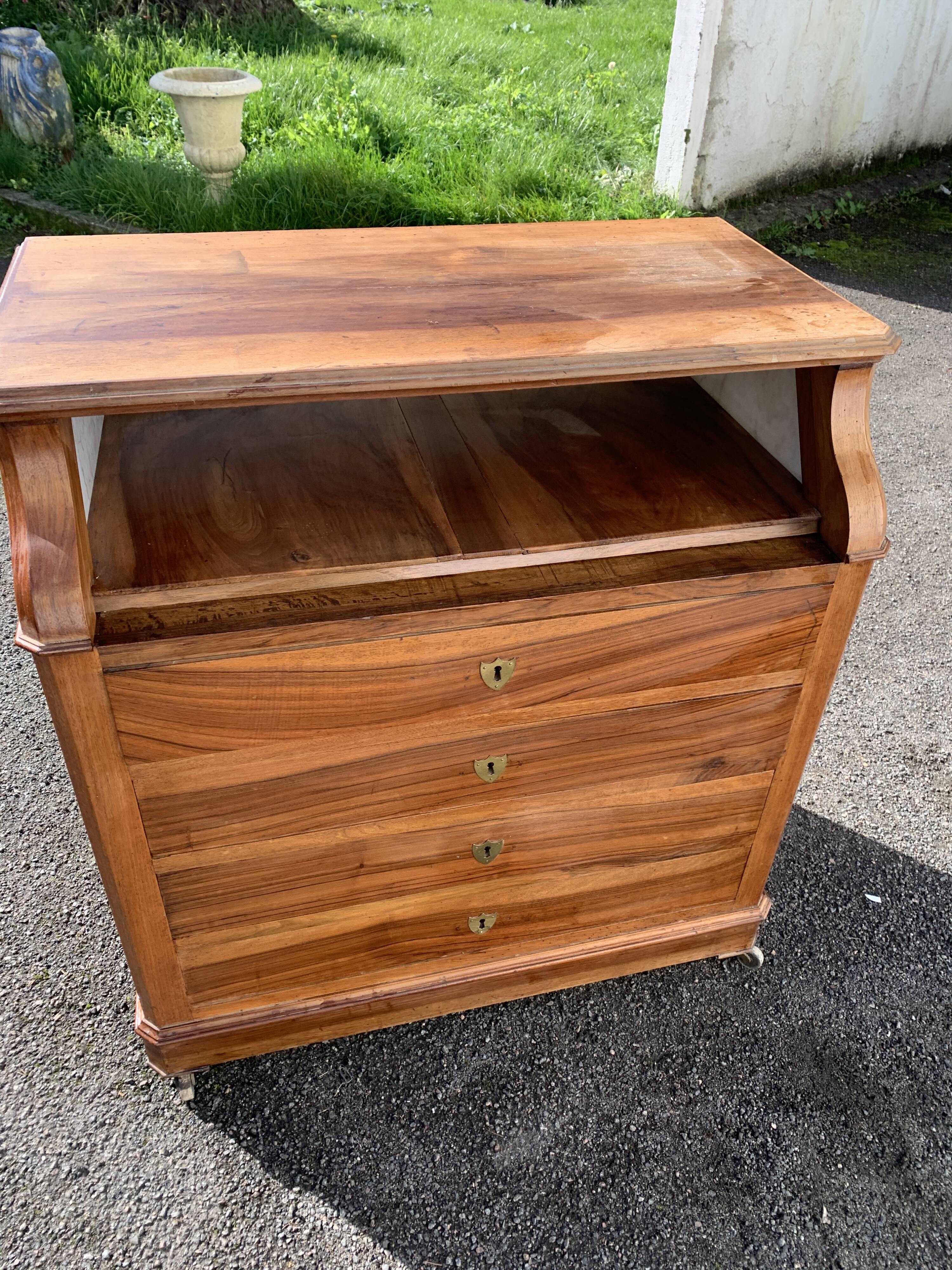Beautiful 4-drawer chest of drawers